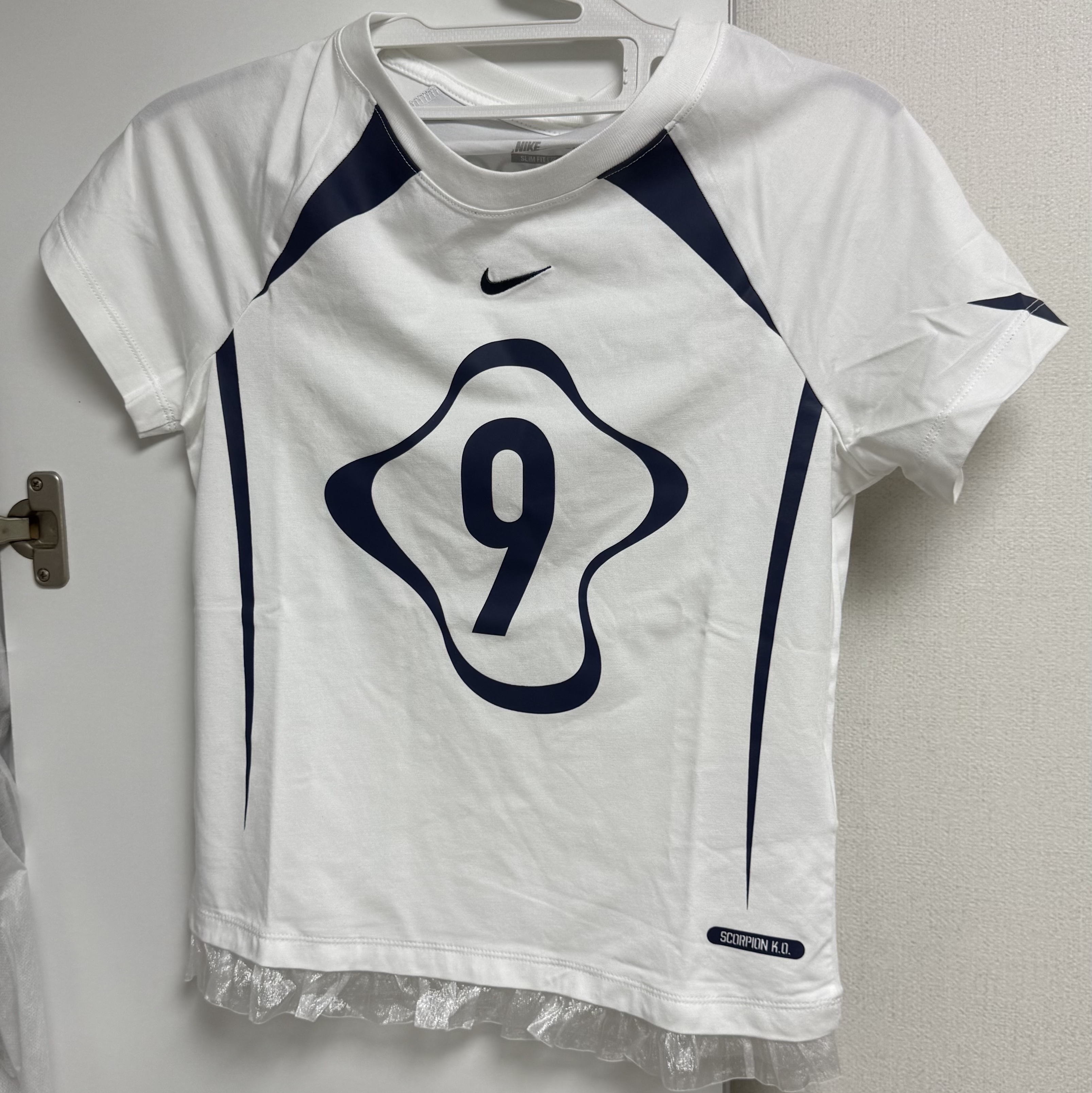 (W) Nike NSW Chill Knit Graphic T-Shirt White 착용 스타일