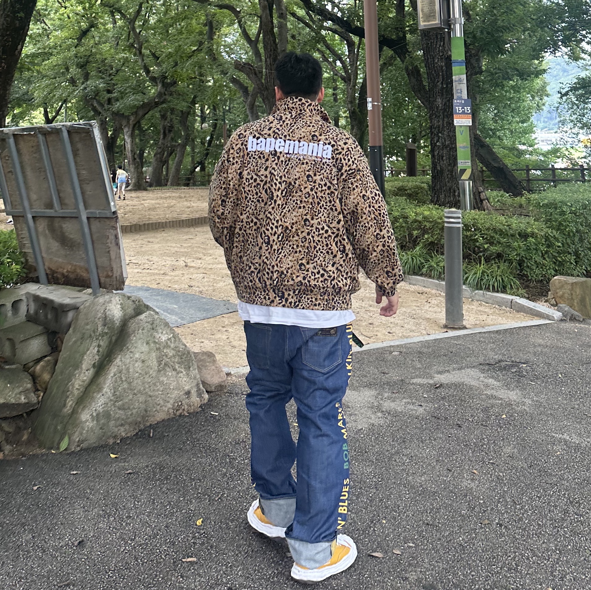 BAPE Wild Leopard Pattern Relaxed Fit Half Zip Sweatshirt Beige, Kapital 14 oz. Denim Marley Uprising Jacket Dark 착용 스타일