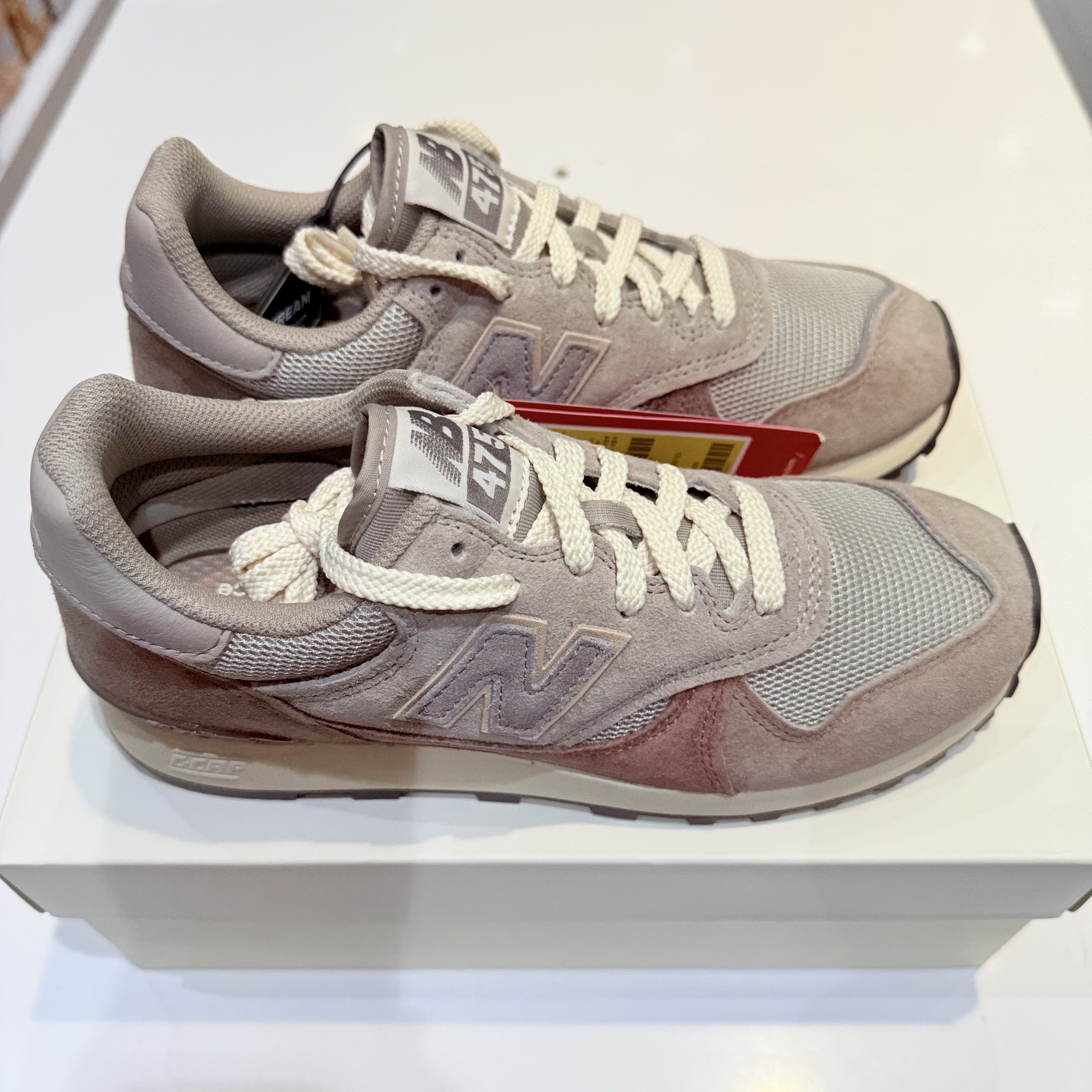 New Balance x Auralee 475 London Fog Taupe Gray 착용 스타일 - 4