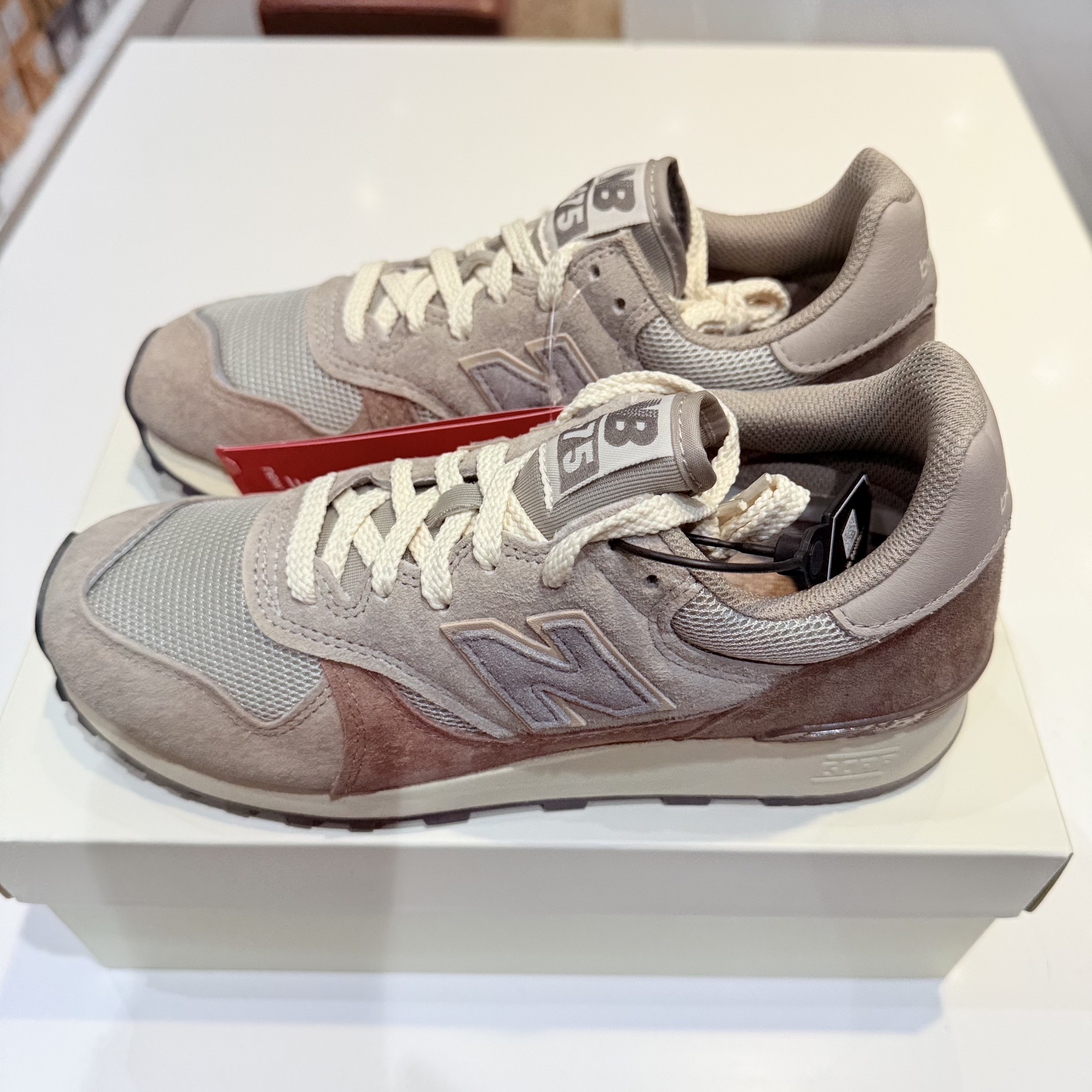 New Balance x Auralee 475 London Fog Taupe Gray 착용 스타일 - 2