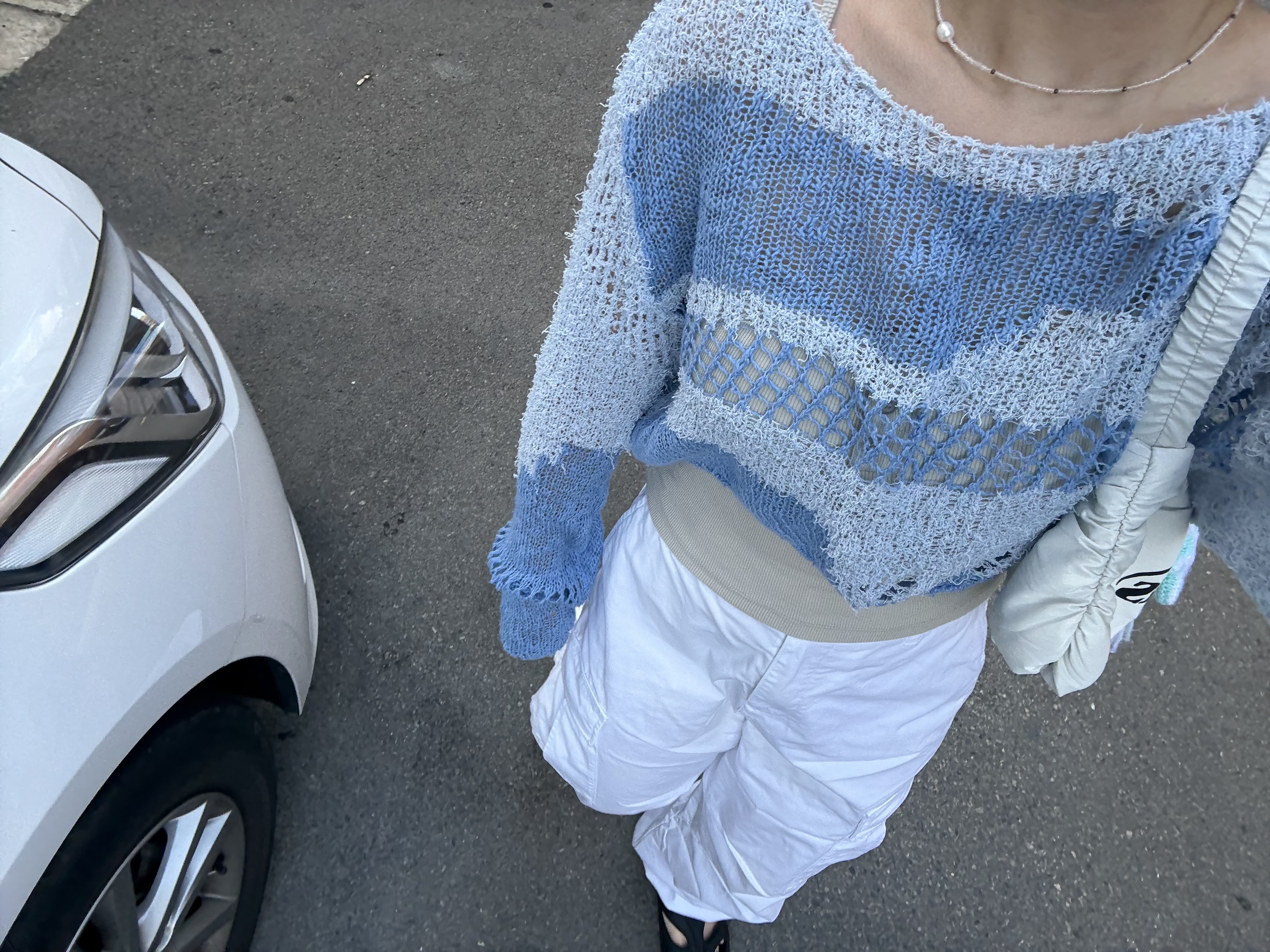 KEEN Shanti Black/Dawn Blue, Emis Glossy Shirring Hobo Bag White 착용 스타일