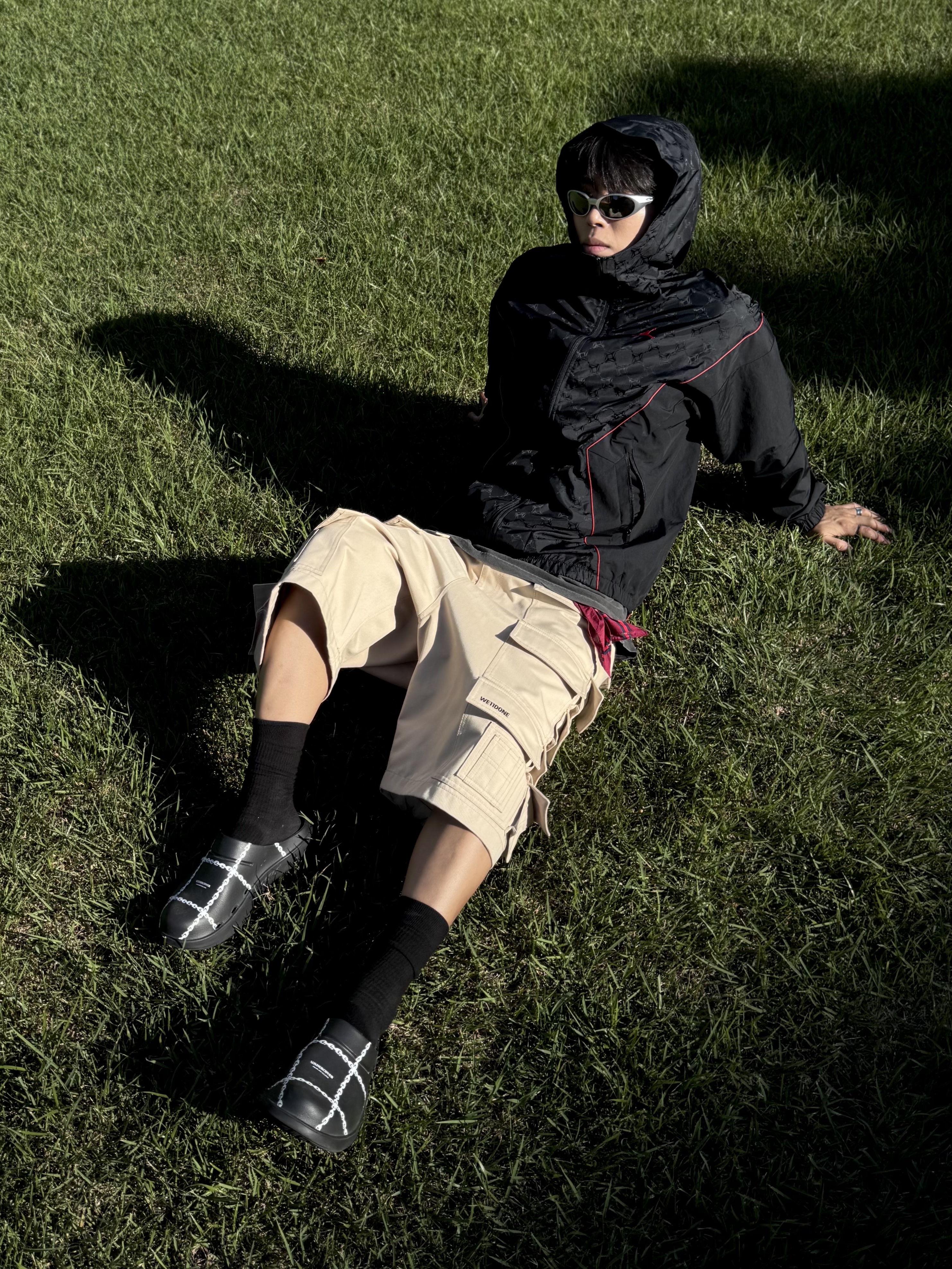 Oakley Eye Jacket Redux Silver Frame Prizm Black Polarized Lenses High Bridge Fit, Oofos x Undercover Clog Black 착용 스타일 - 1