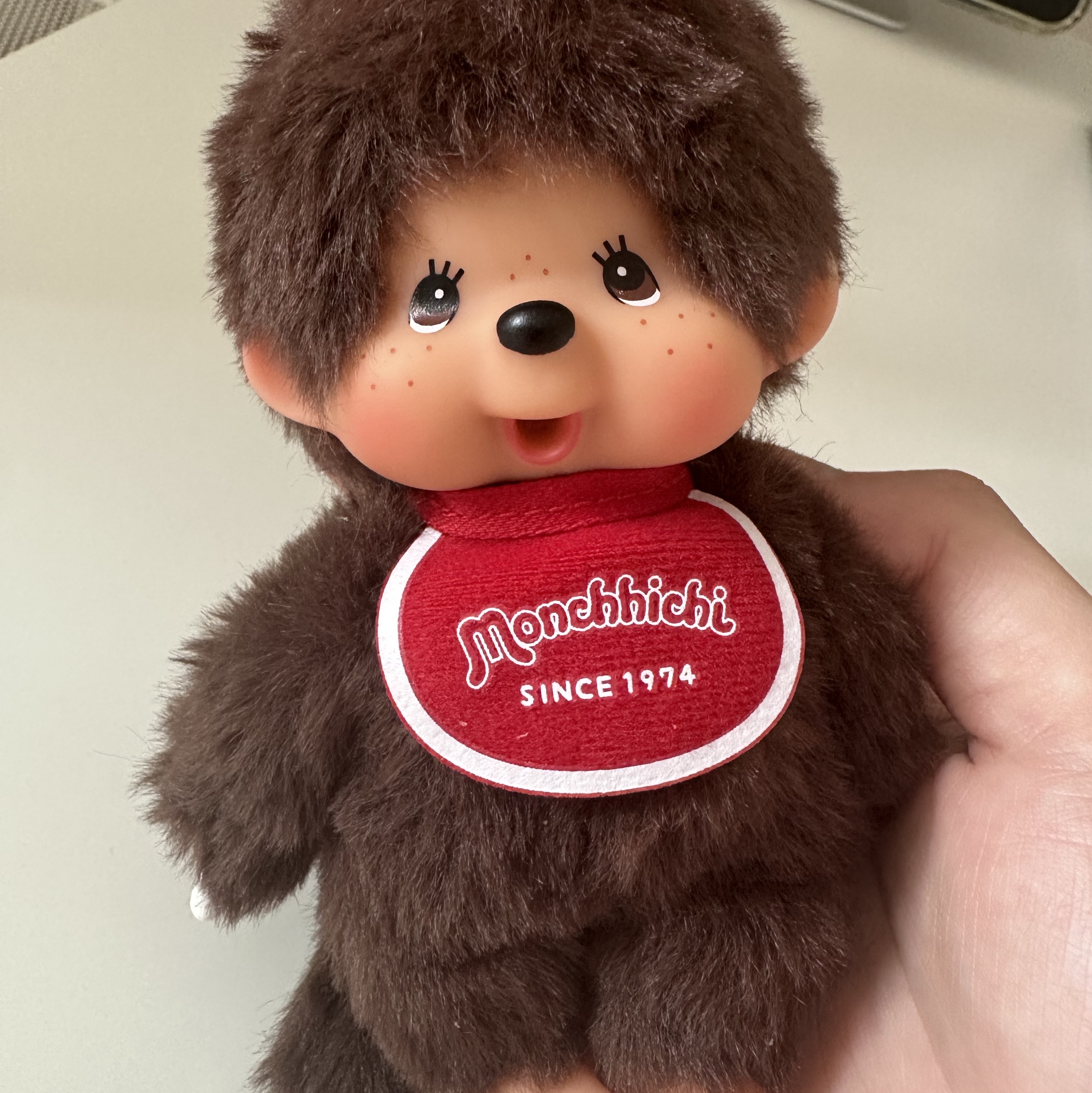 Monchhichi SS Girl Key Chain Brown 착용 스타일 - 2