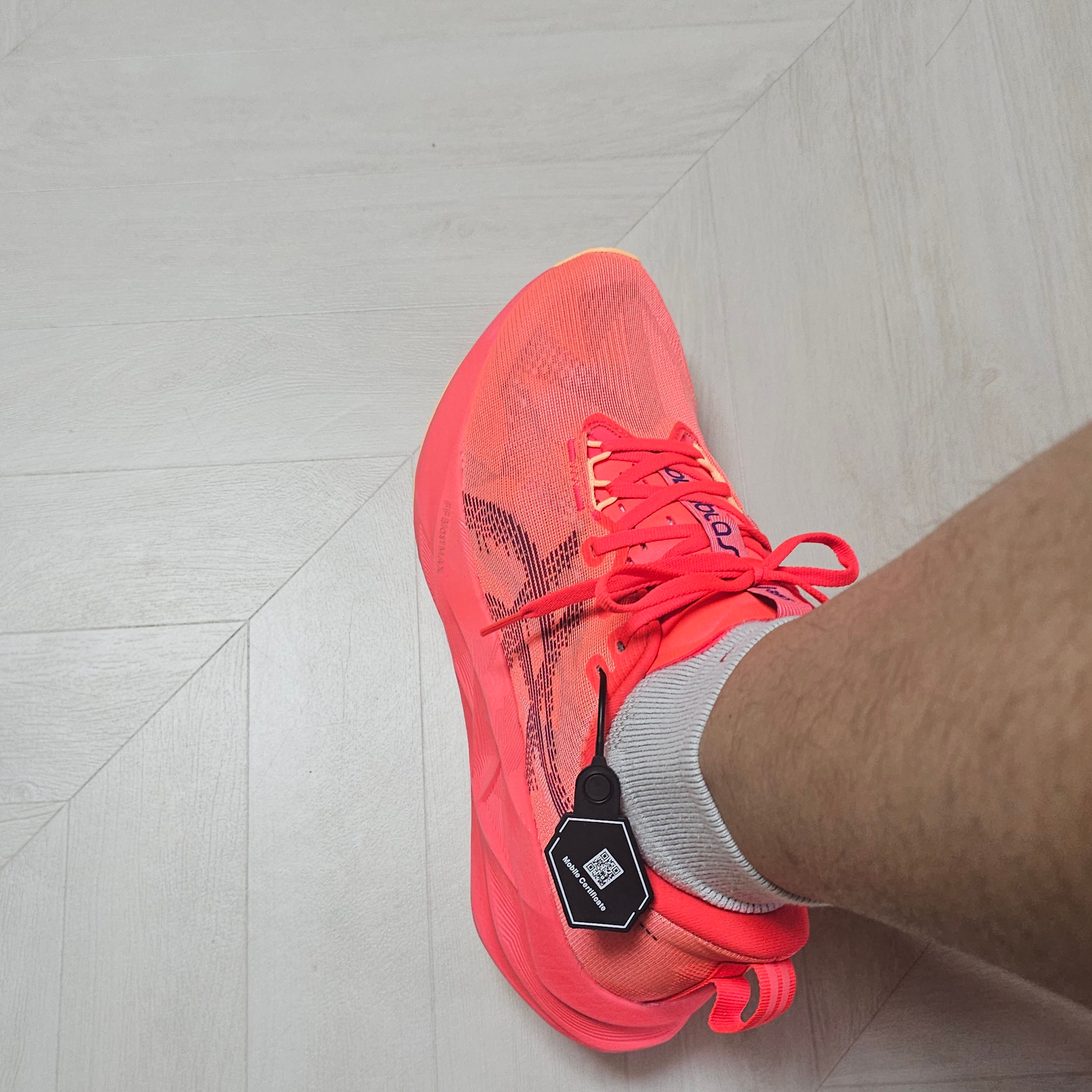 Asics Novablast 5 Flash Red Edo Purple 착용 스타일