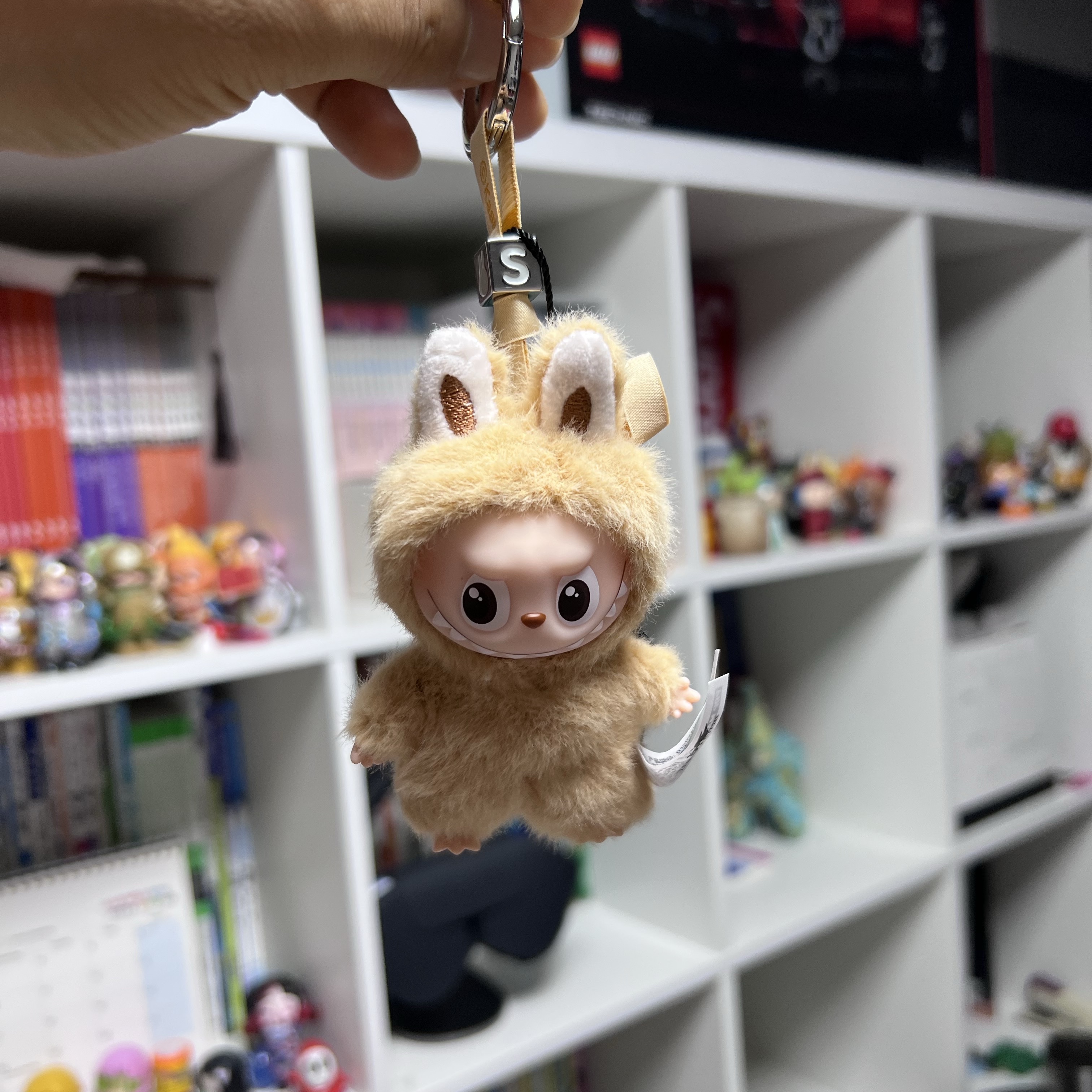 Pop Mart Labubu The Monsters Pin For Love Series Vinyl Plush Pendant (N-Z) S (Opened Case) 착용 스타일 - 2