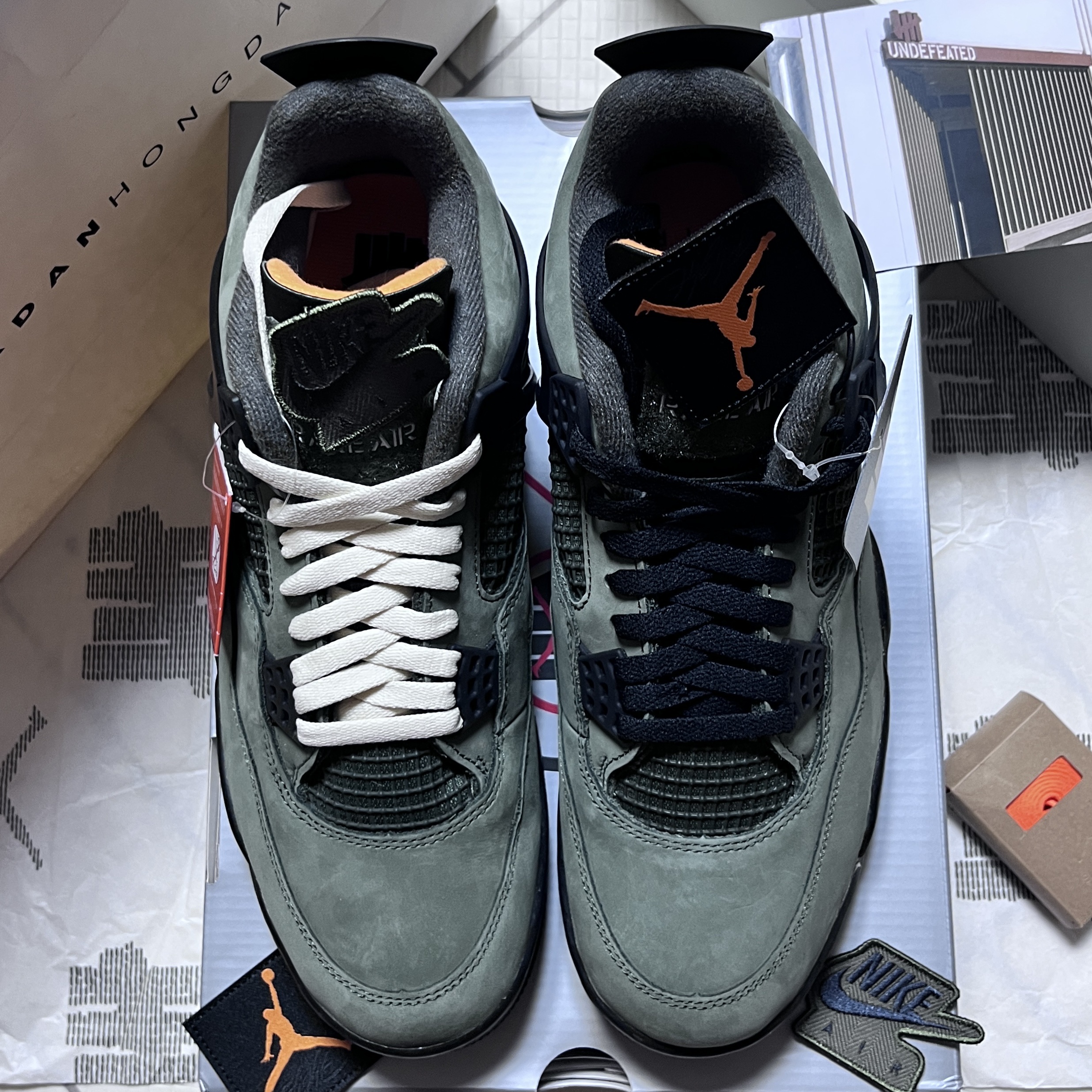 Jordan 4 x Undefeated Retro OG SP Deep Green and Clementine, Jordan 1 x Nigel Sylvester Retro Low OG Better With Time 착용 스타일 - 1