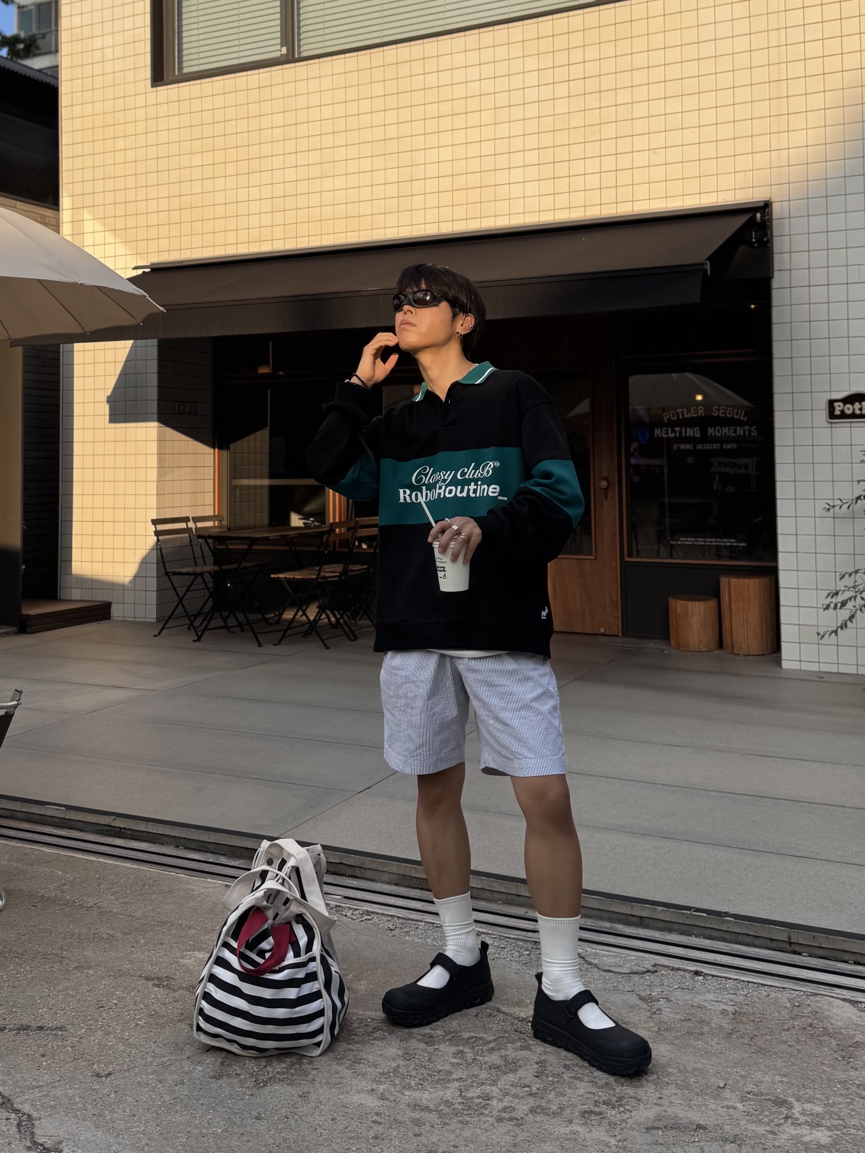 Oakley Plantaris Matte Black Frame Prizm Grey Lenses Regular Universal Fit, Amomento Vibram Mary Jane Black - 24FW 착용 스타일 - 1