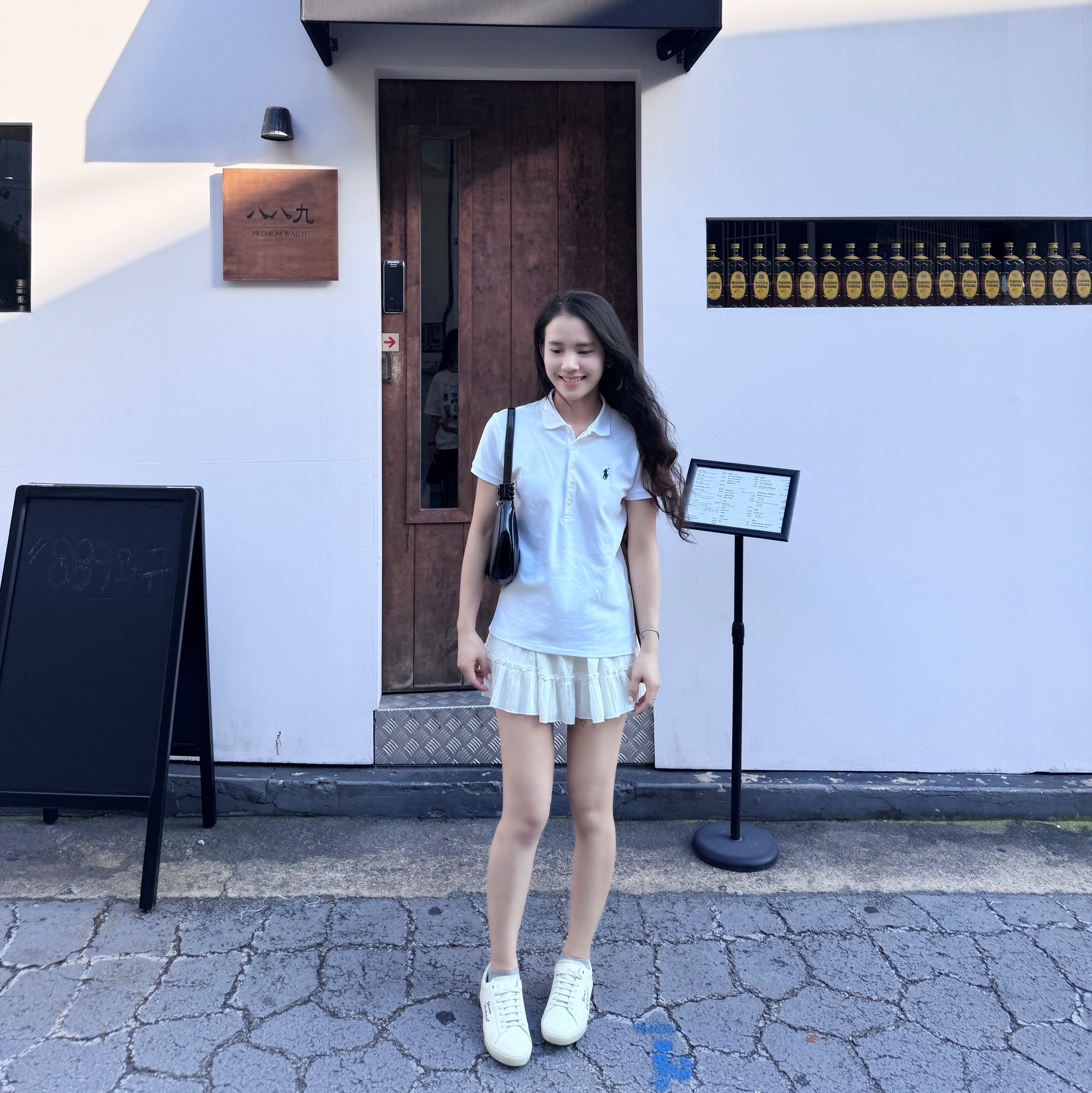 (W) Saint Laurent Court Classic SL/06 Sneakers Cream, Polo Ralph Lauren Custom Slim Fit Mesh Polo Shirt Black 착용 스타일 - 1
