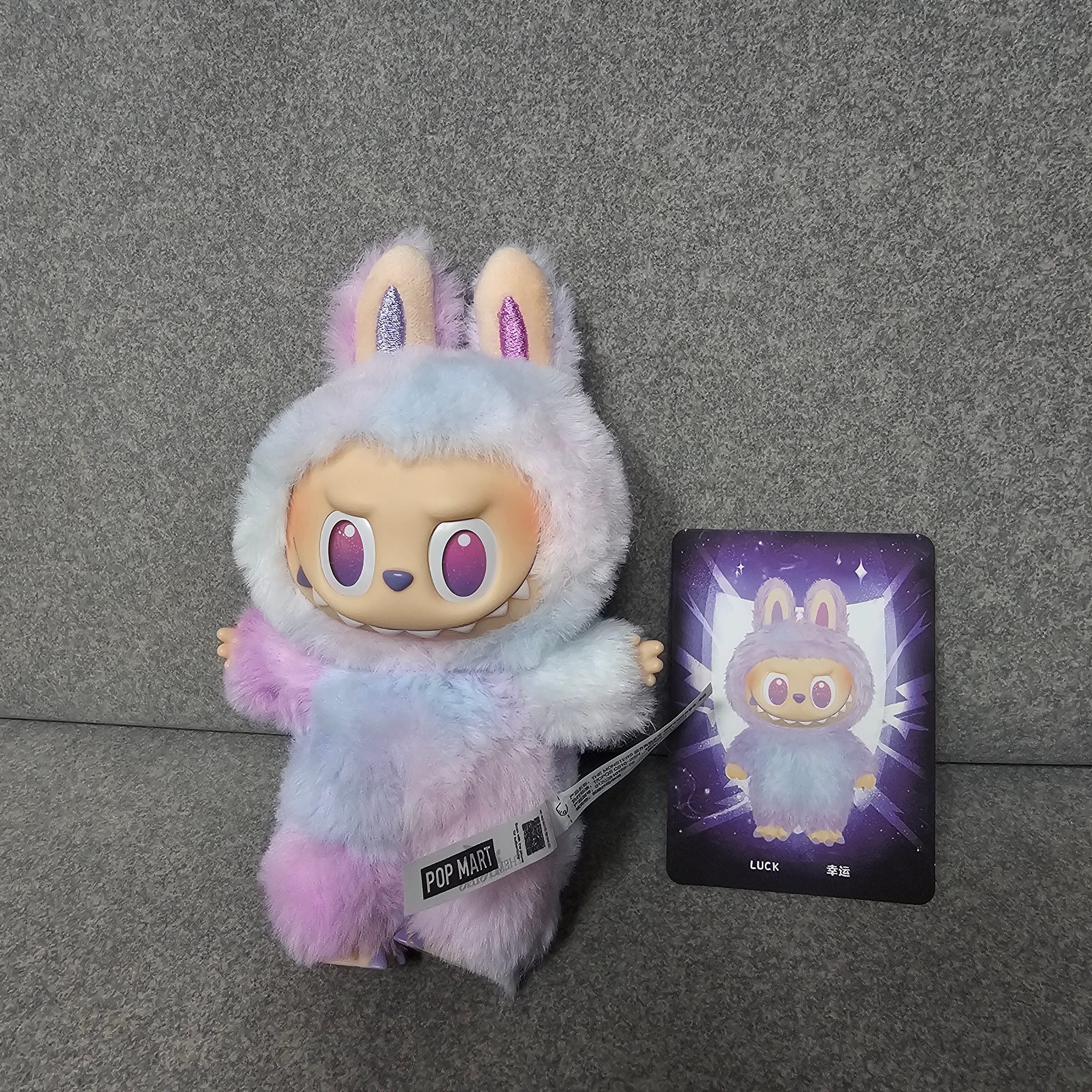 Pop Mart Labubu The Monsters Highlight Series Sealed Case (1 Blind Box) 착용 스타일