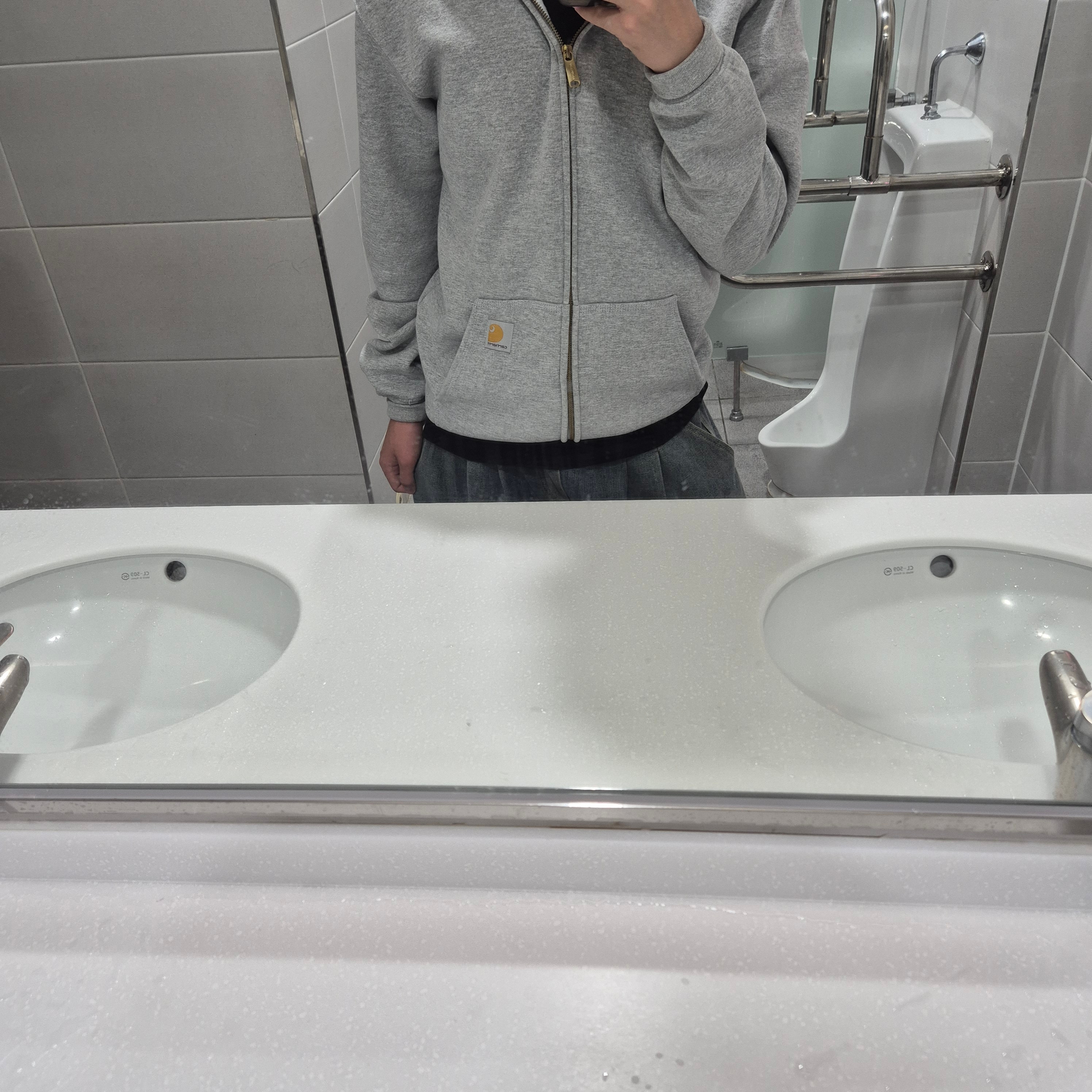Carhartt Loose Fit Midweight Full Zip Sweatshirt Heather Grey 착용 스타일