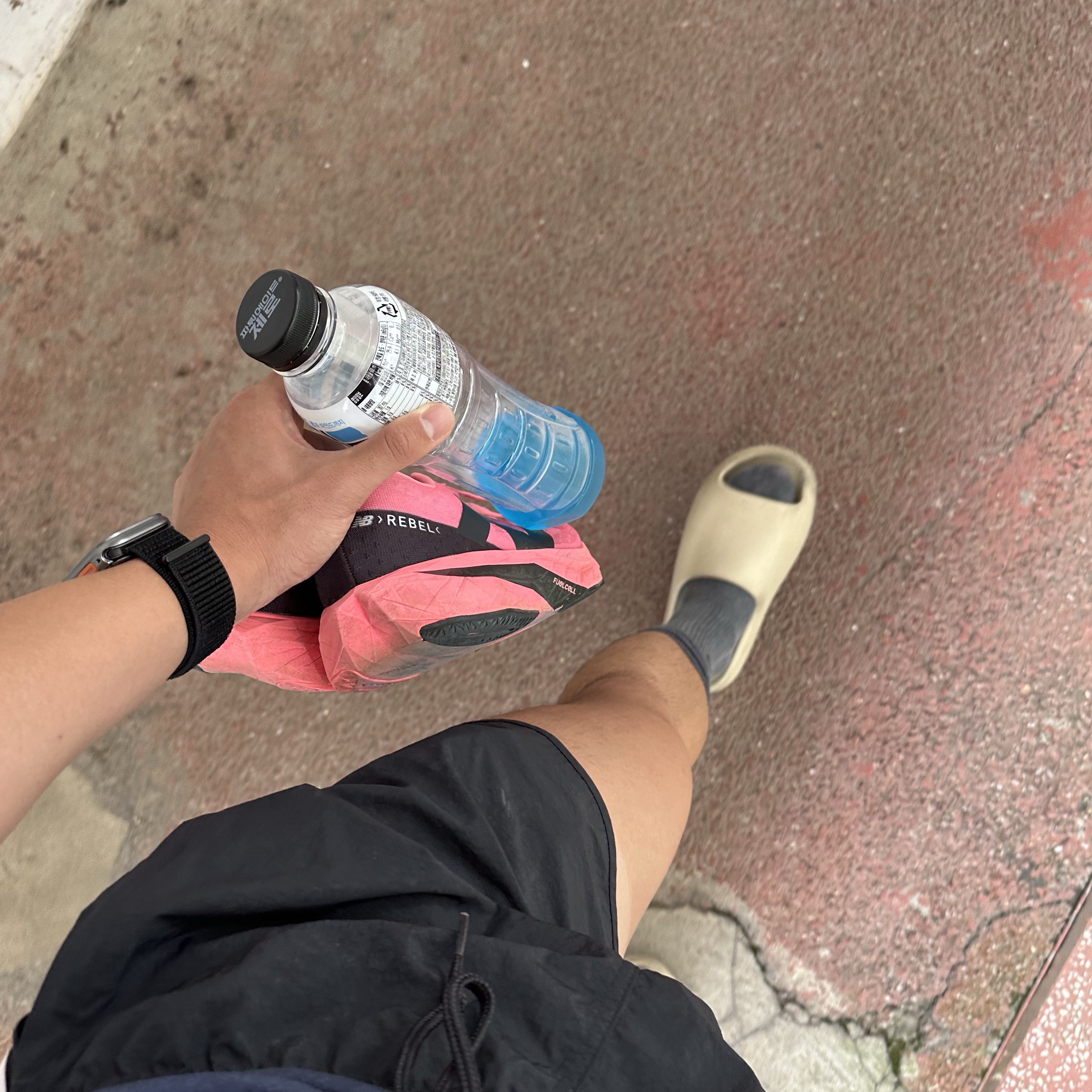 New Balance Fuelcell Rebel v4 Ultra Pink Black - 2E Wide, Adidas Yeezy Slide Bone 2022/2023 착용 스타일