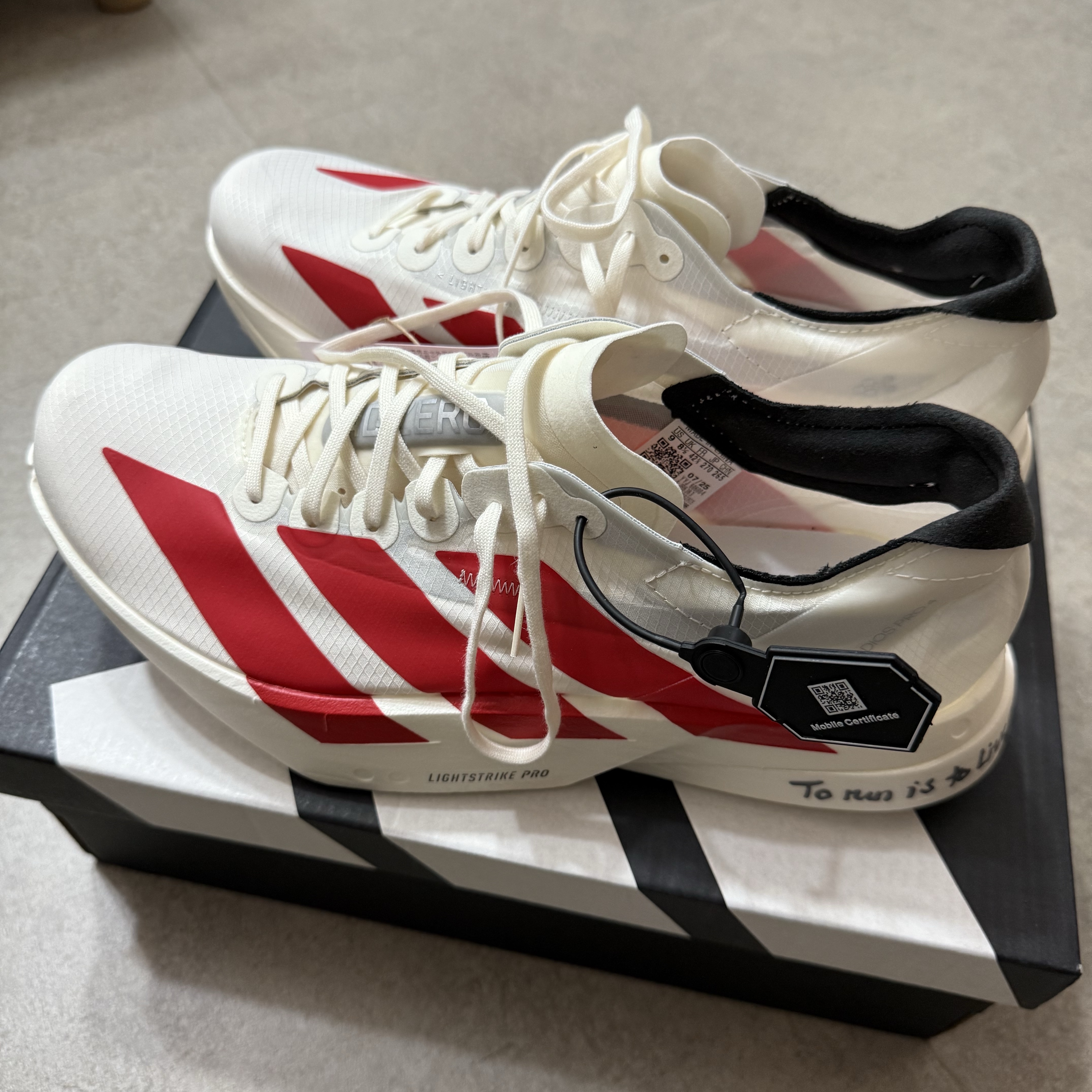 Adidas Adizero Adios Pro 4 Off White Better Scarlet 착용 스타일