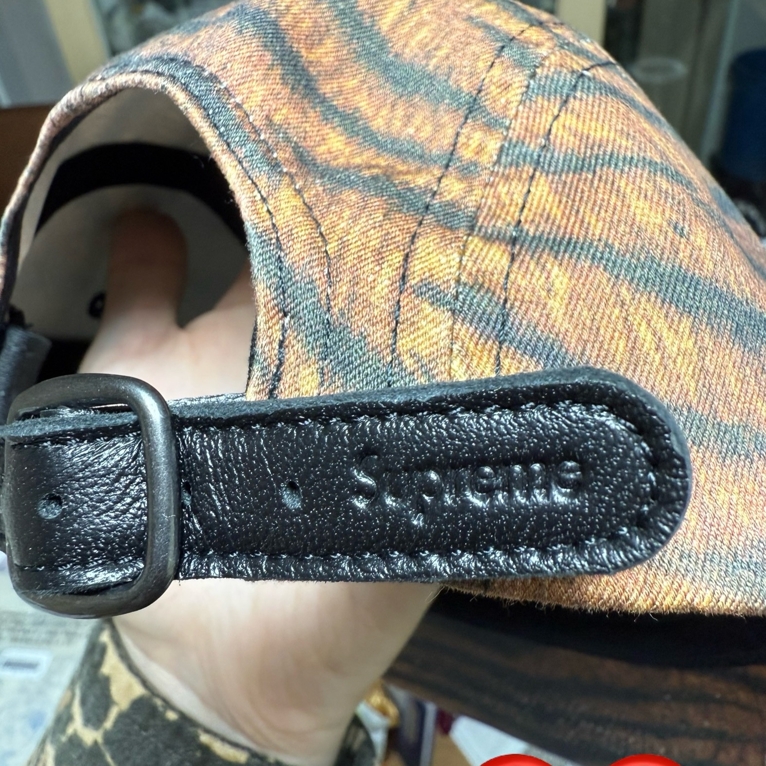 Supreme Washed Chino Twill Camp Cap Tiger - 25FW, Supreme Flannel Pajama Shirt Leopard - 25FW 착용 스타일 - 9