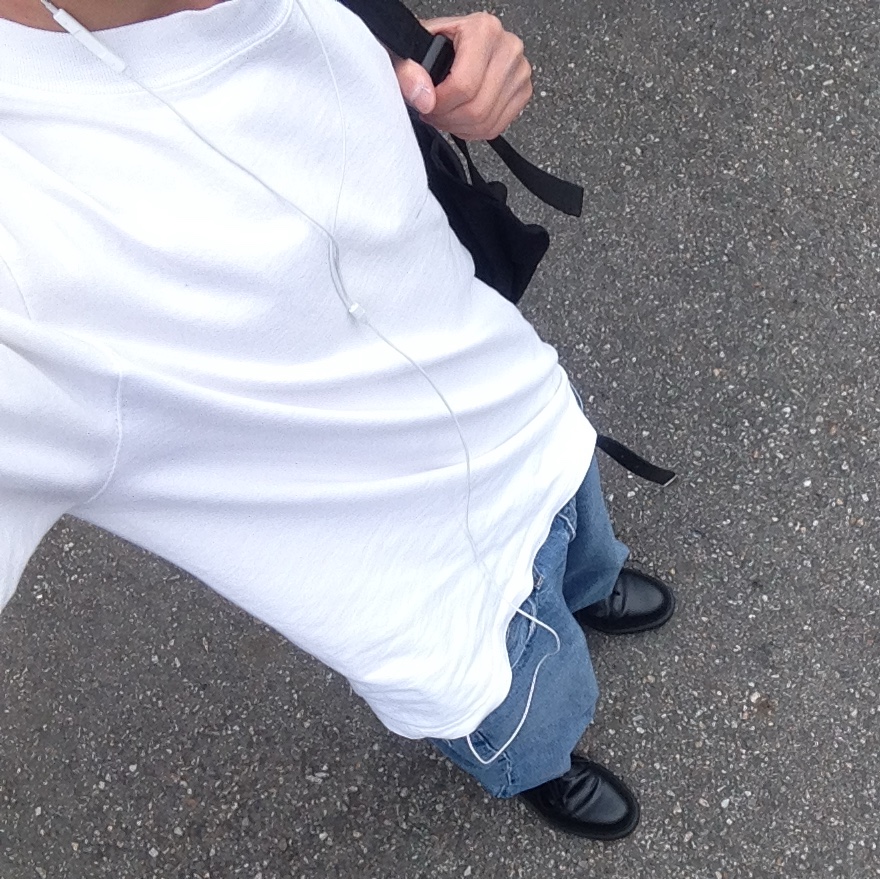 Dr. Martens 1461 Mono Black, Levi's SilverTab Loose Fit Jeans New Blue Moon Medium Wash Non Stretch 착용 스타일 - 1