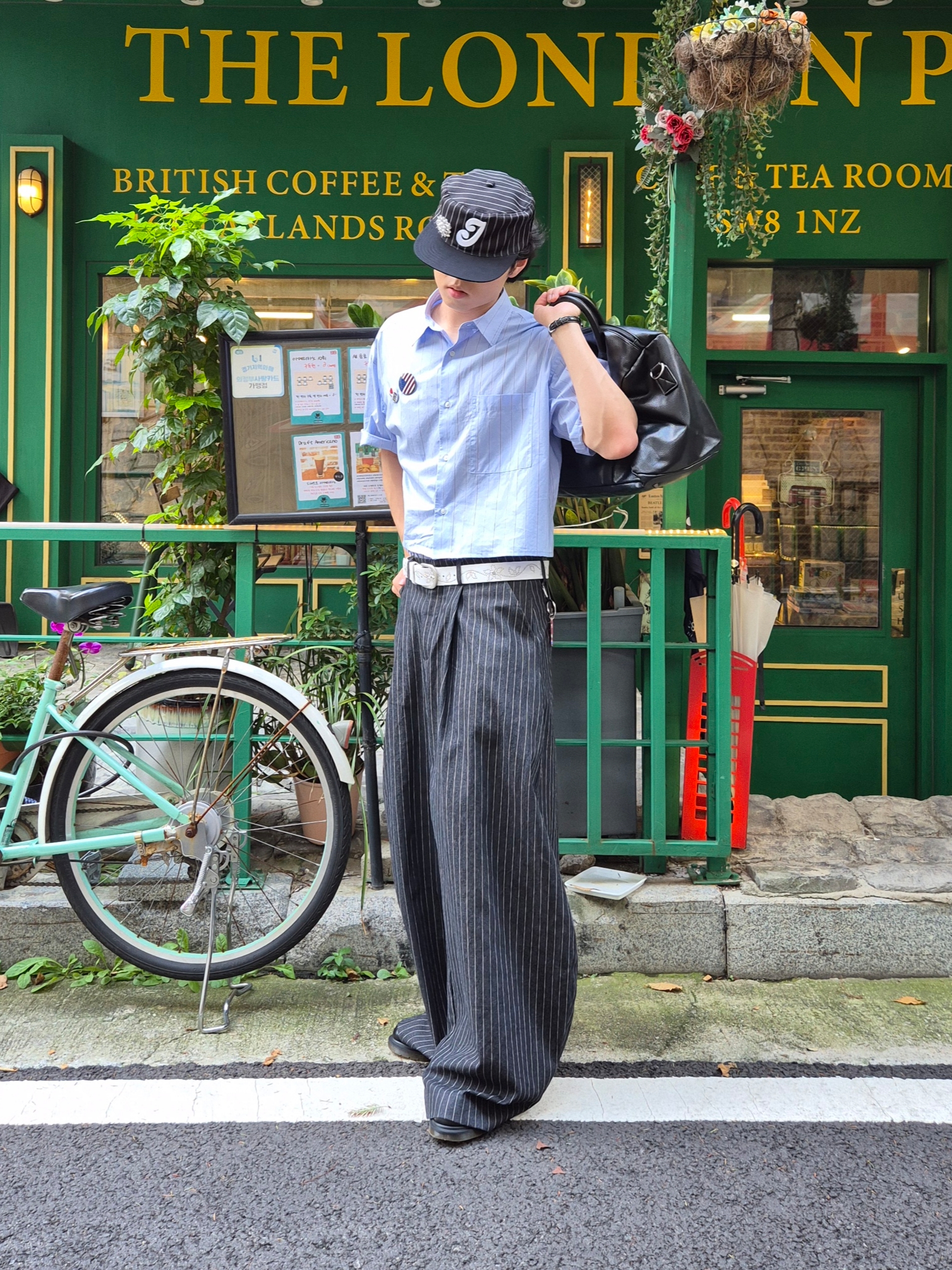 Dr. Martens Adrian Smooth Black 착용 스타일 - 1