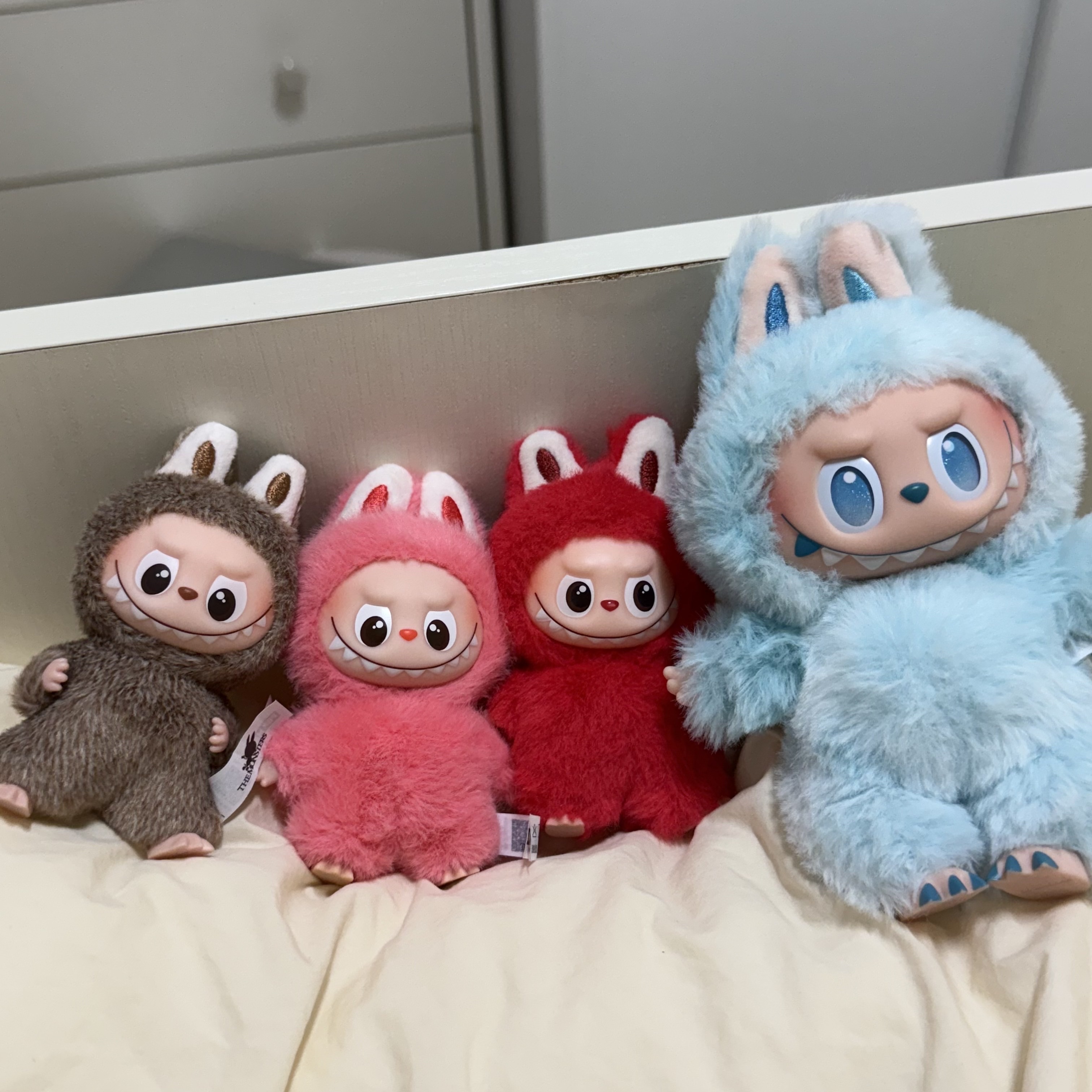 Pop Mart Labubu The Monsters Pin For Love Series Vinyl Plush Pendant Sealed Case (N-Z) (1 Blind Box), Pop Mart Labubu The Monsters Pin For Love Series Vinyl Plush Pendant (N-Z) & (Opened Case) 착용 스타일 - 2