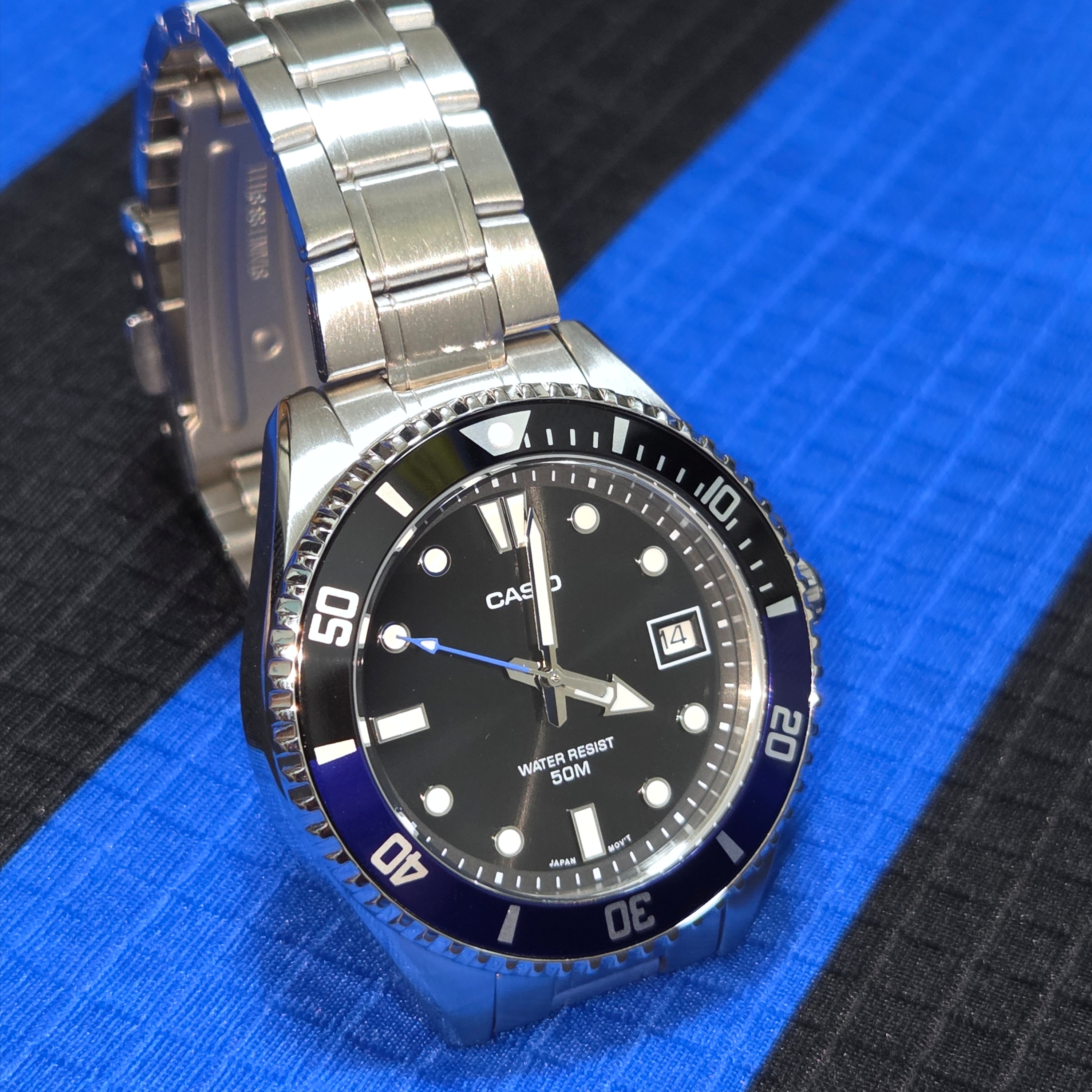 Casio MDV-10D-1A2VDF 착용 스타일 - 5