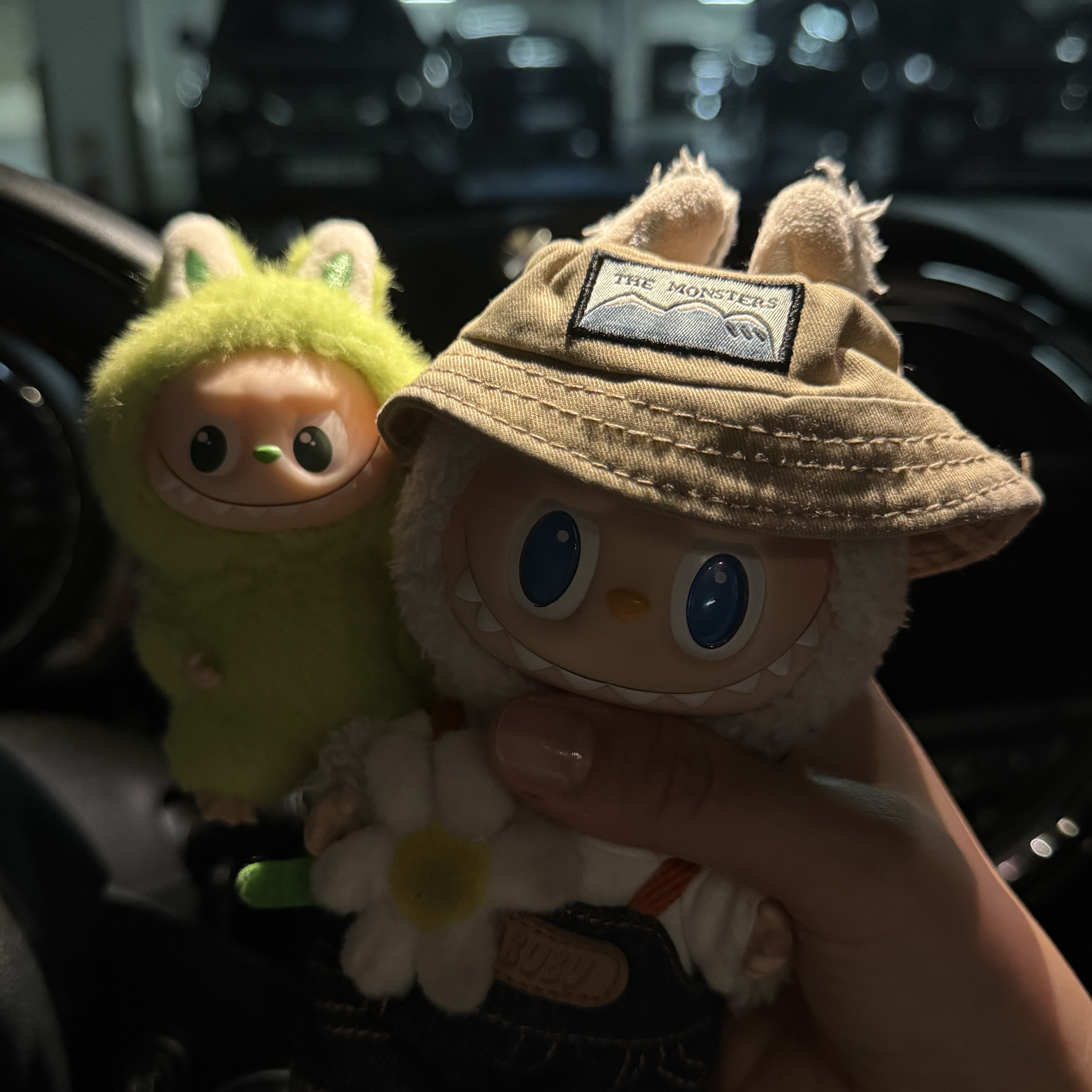 Pop Mart Labubu The Monsters Pin For Love Series Vinyl Plush Pendant (N-Z) V (Opened Case), Pop Mart Fall In Wild Labubu Series Toy Keyring 착용 스타일