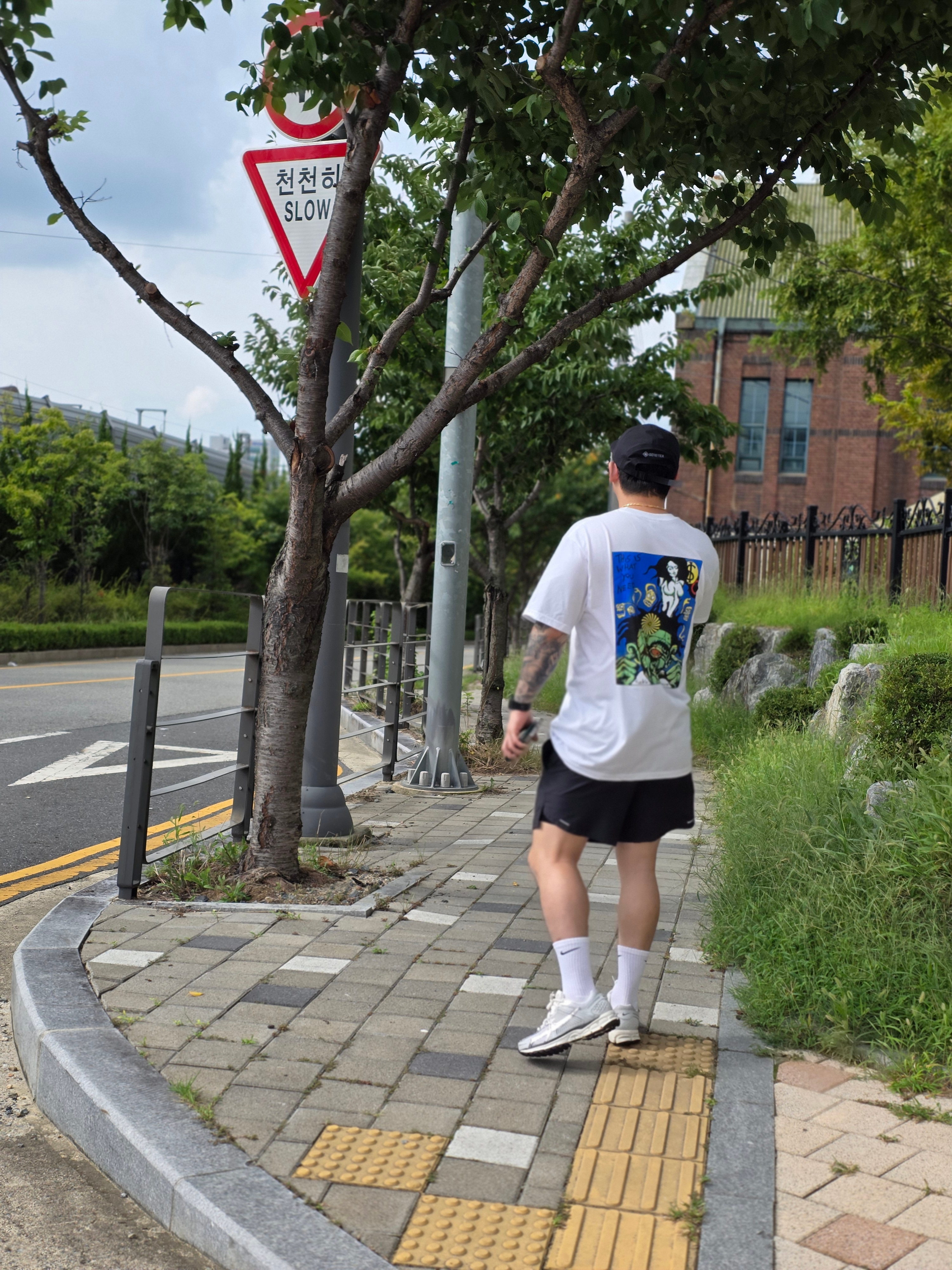 Supreme Fuckin Blowout T-Shirt White - 25FW, Nike Zoom Vomero 5 Photon Dust Gridiron 착용 스타일