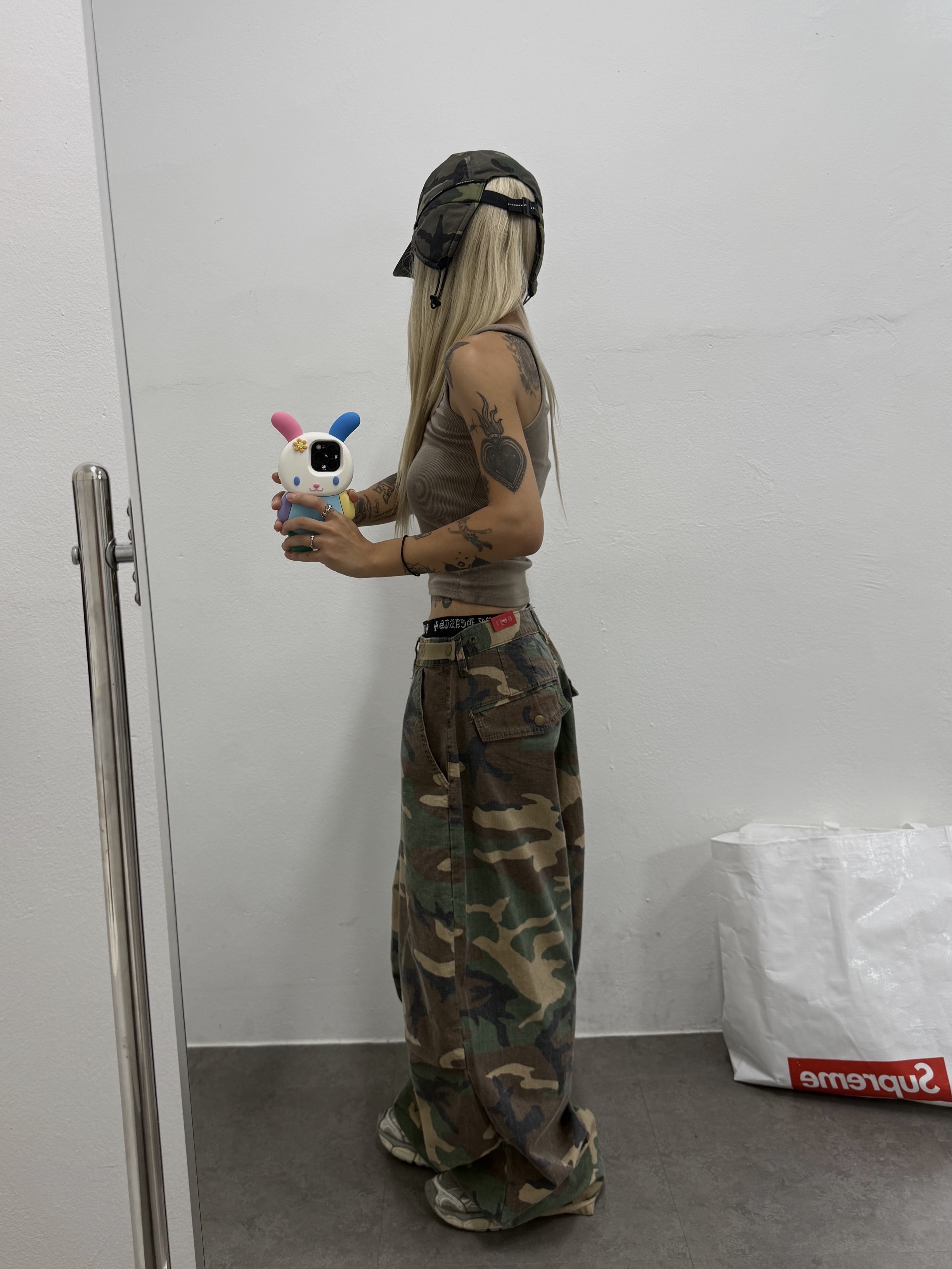 Supreme Packable Earflap Camp Cap Woodland Camo - 22FW, Supreme S Logo Track Jacket Black - 24FW 착용 스타일 - 1