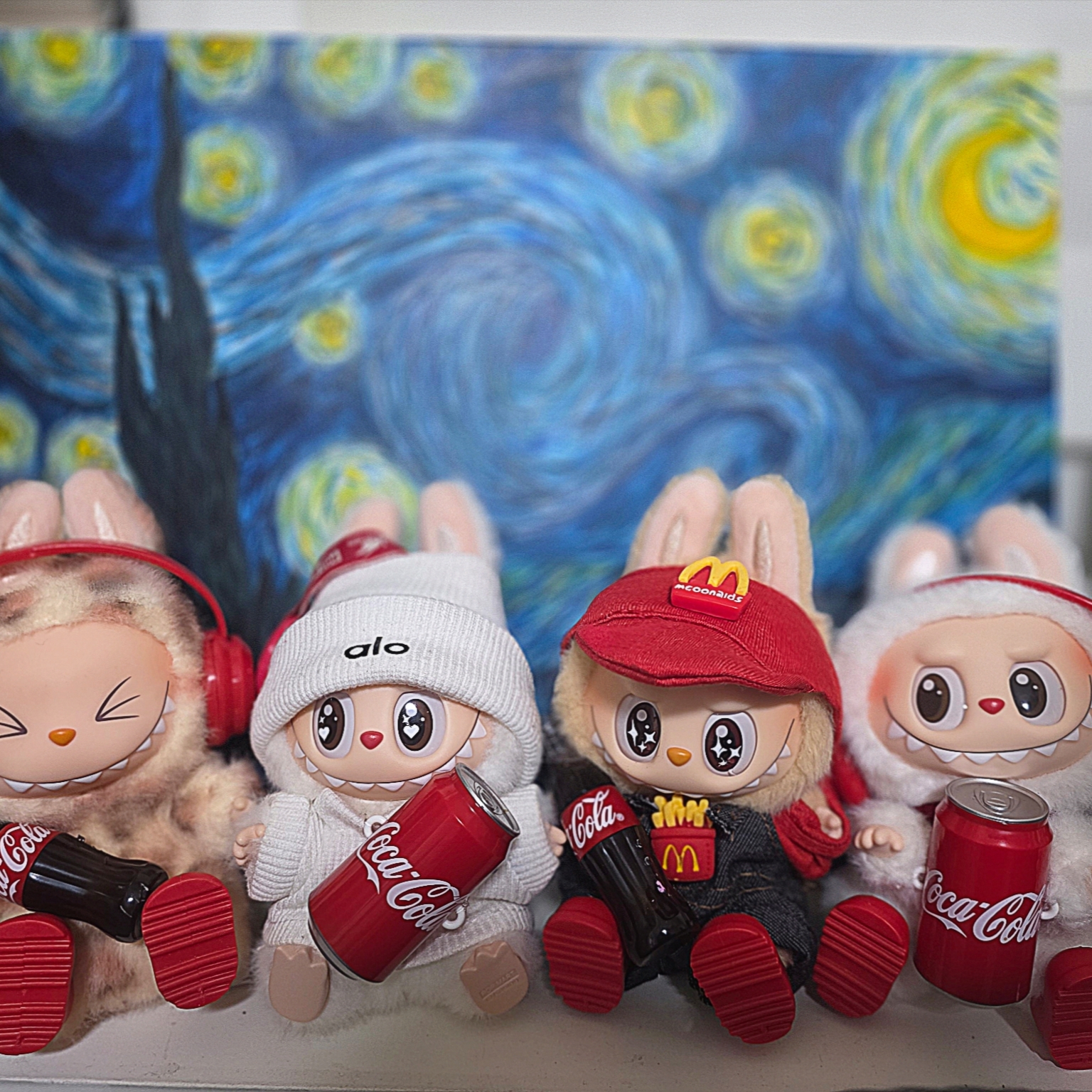 Pop Mart Labubu Coca Cola Series Surprise Shake Keyring (Opened Case) 착용 스타일