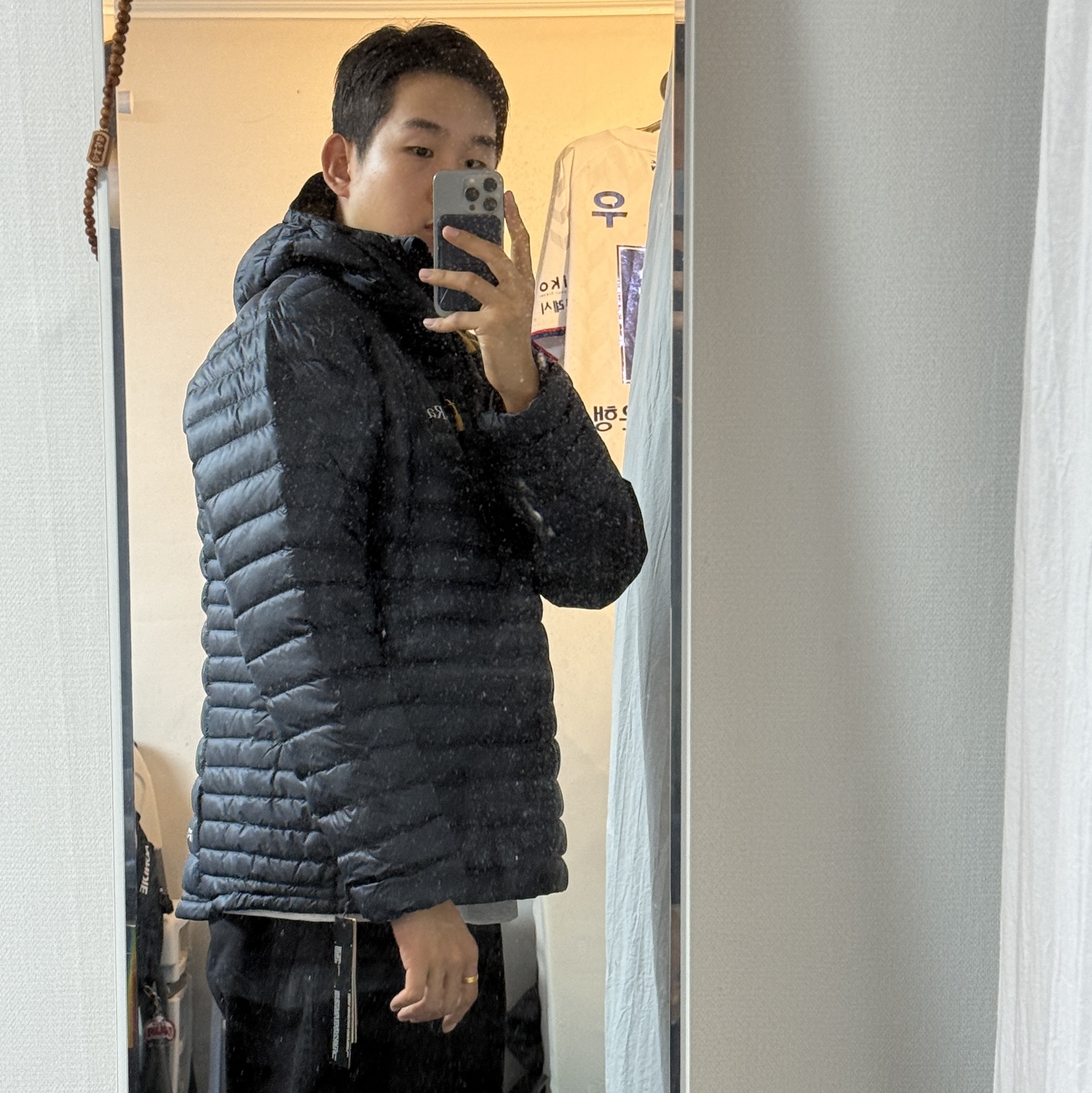 Rab Microlight Alpine Jacket Beluga 착용 스타일 - 2
