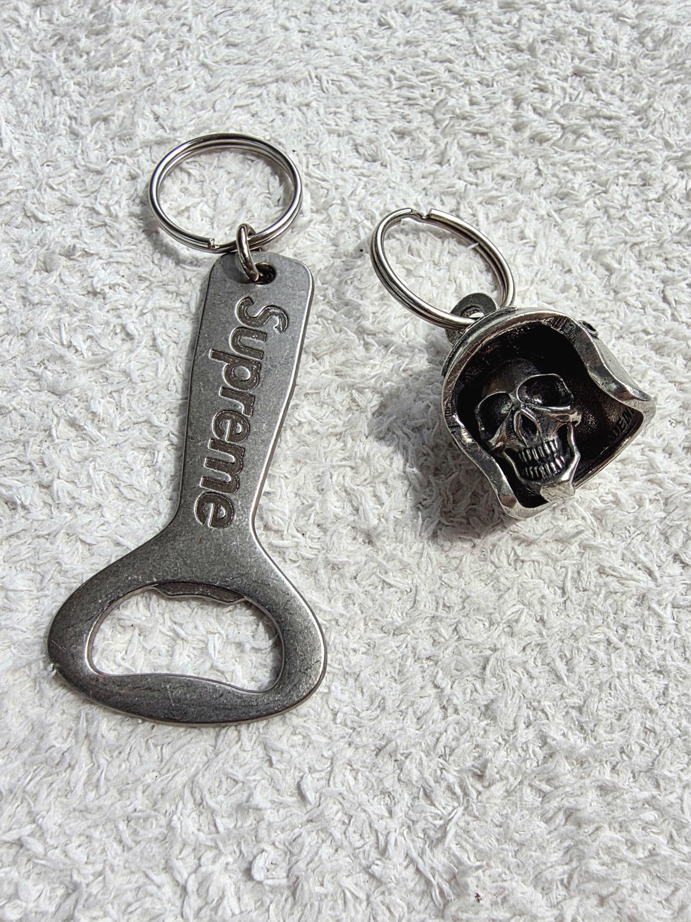 Supreme Bottle Opener Keychain Silver - 24FW, Supreme Skull Bell Keychain Silver - 25SS 착용 스타일
