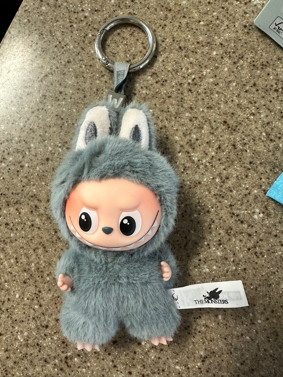 Pop Mart Labubu The Monsters Pin For Love Series Vinyl Plush Pendant Sealed Case (N-Z) (1 Blind Box) 착용 스타일 - 1
