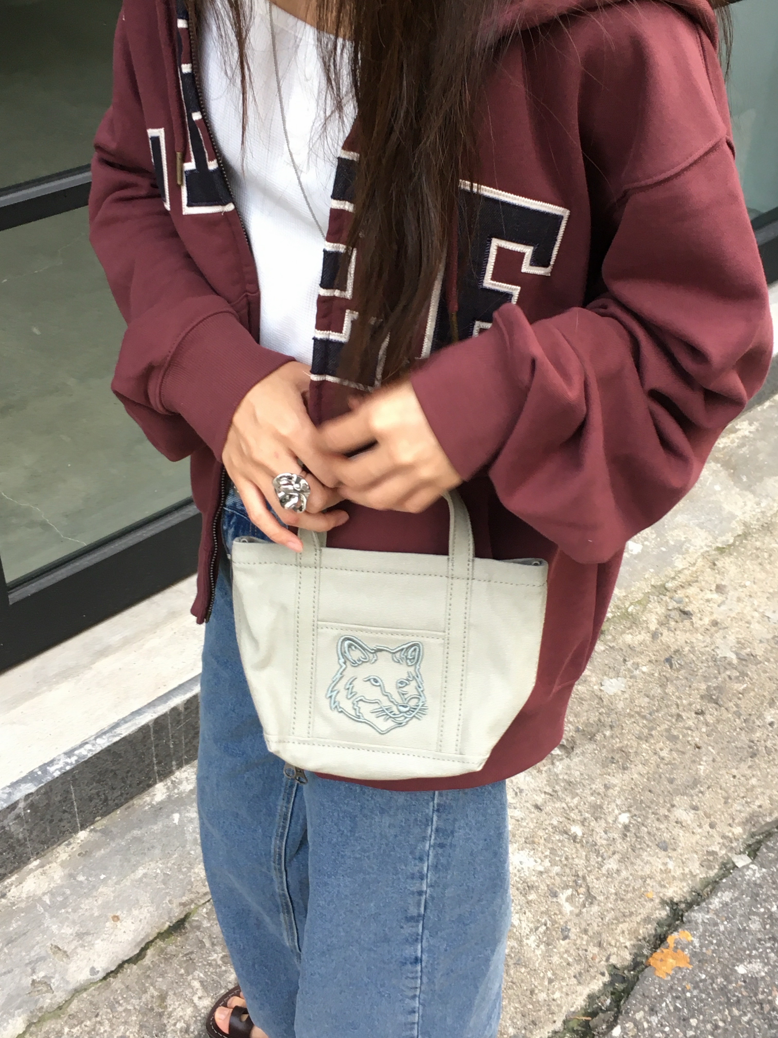 Maison Kitsune Fox Head Mini Tote Bag Green, Jerusalem Sandals No.8 The Good Shepherd Brown 착용 스타일 - 2
