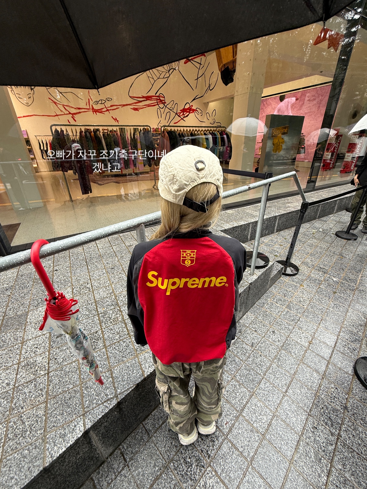 Supreme S Logo Track Jacket Black - 24FW, Supreme Waxed Cotton Camp Cap Natural - 21FW 착용 스타일 - 2