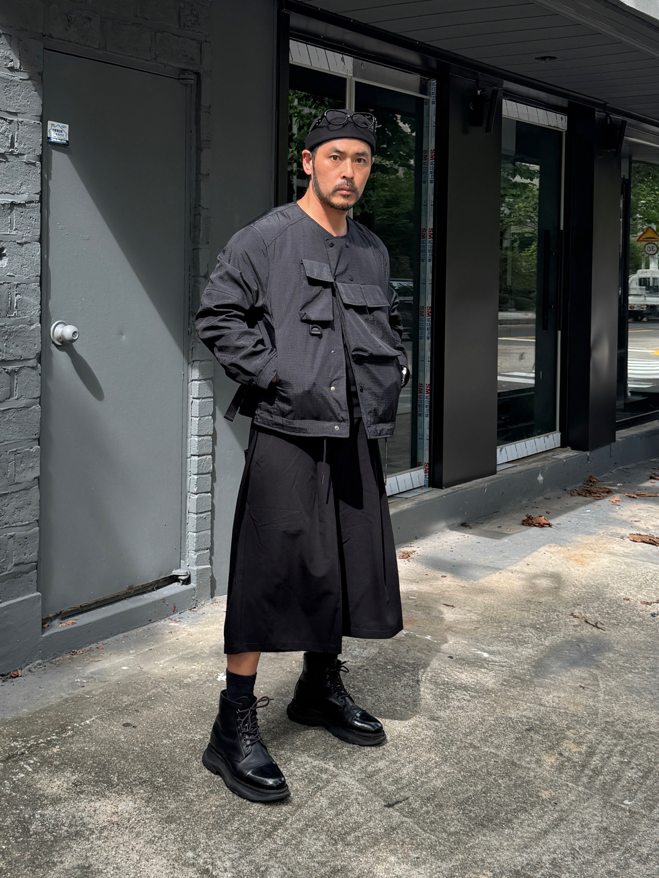 Gentle Monster x Maison Margiela MM212 Black Clear 착용 스타일 - 1