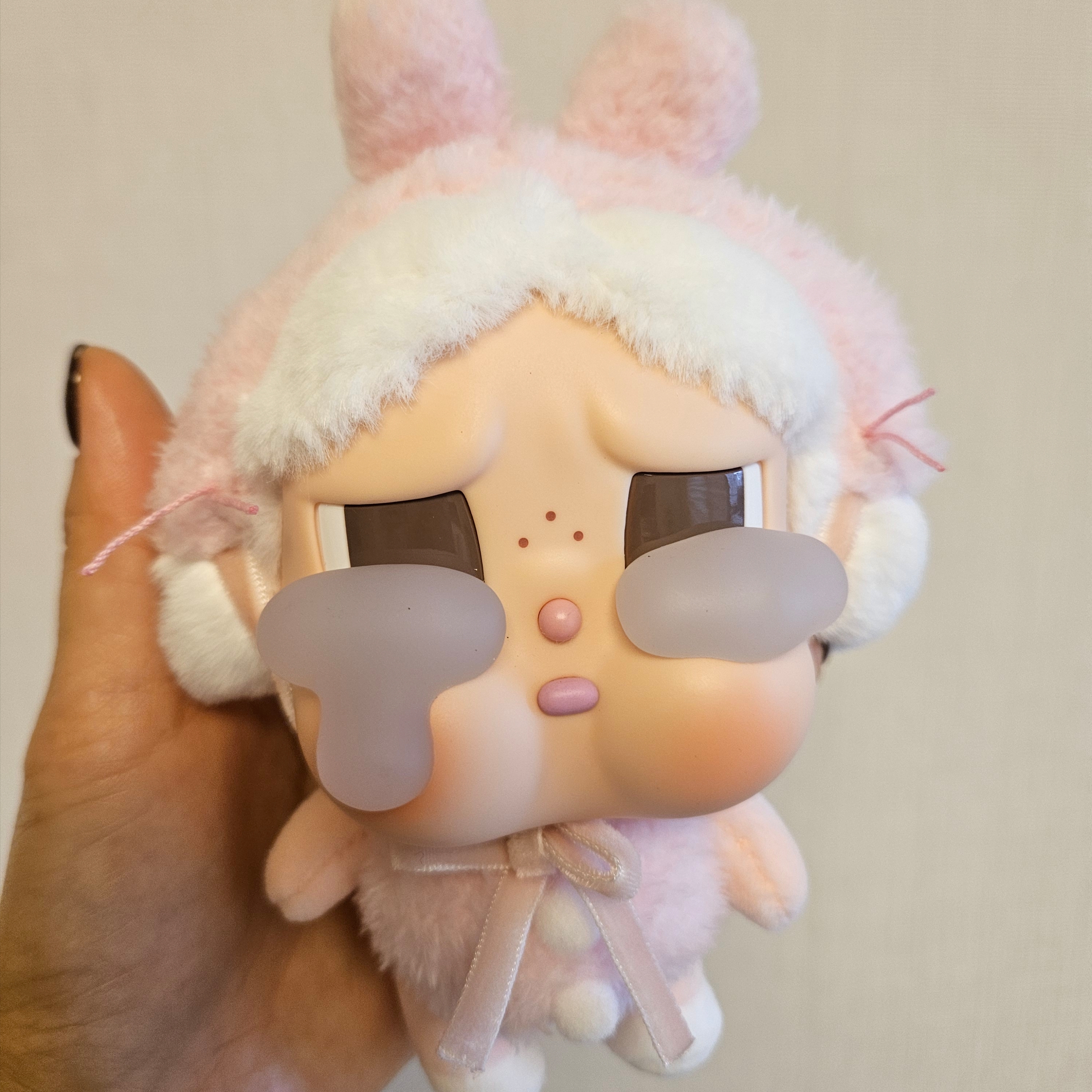 Pop Mart Crybaby Crying Again Series Plush Keyring Sealed Case (1 Blind Box) 착용 스타일