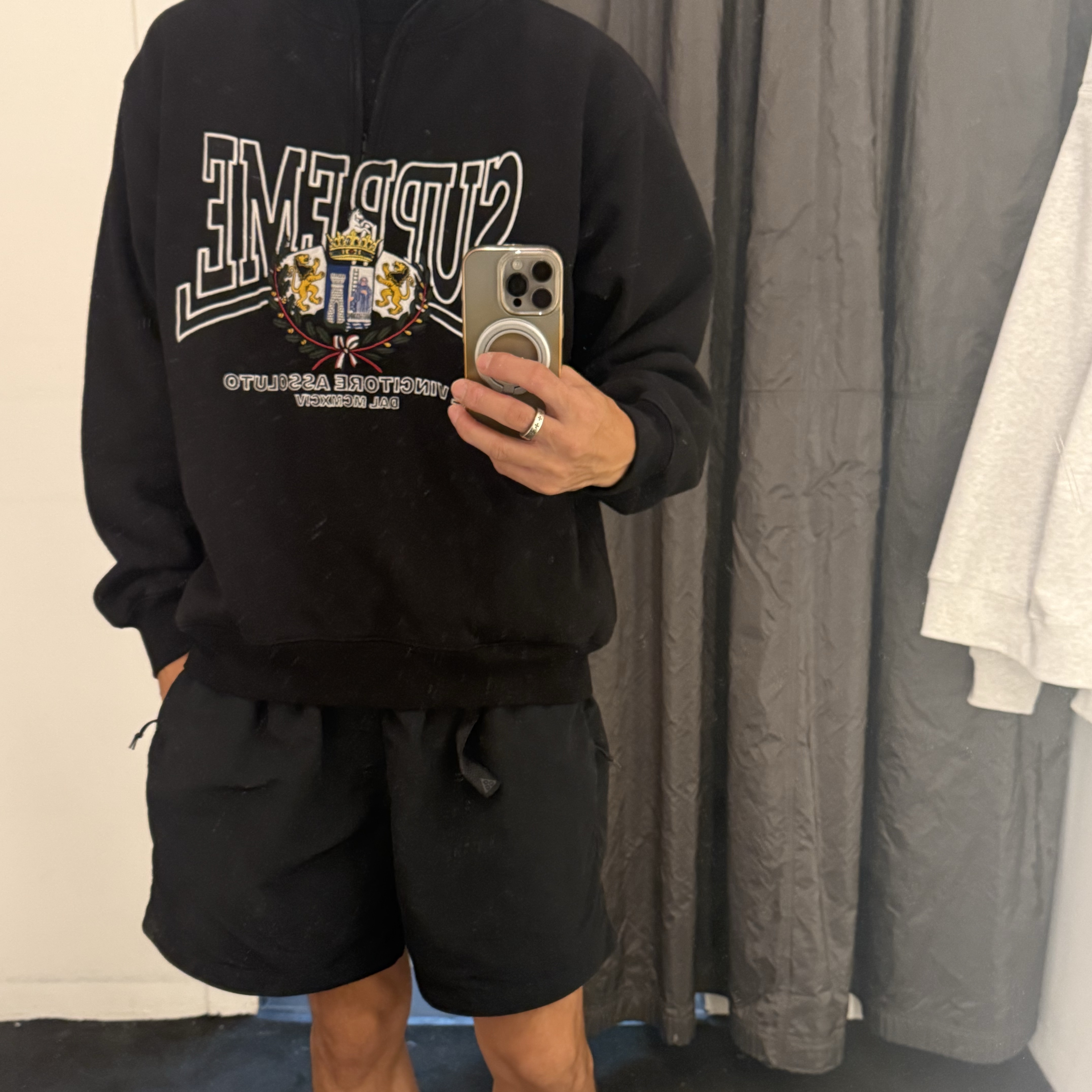 Supreme Crest Appliqué Half Zip Pullover Black - 25FW 착용 스타일