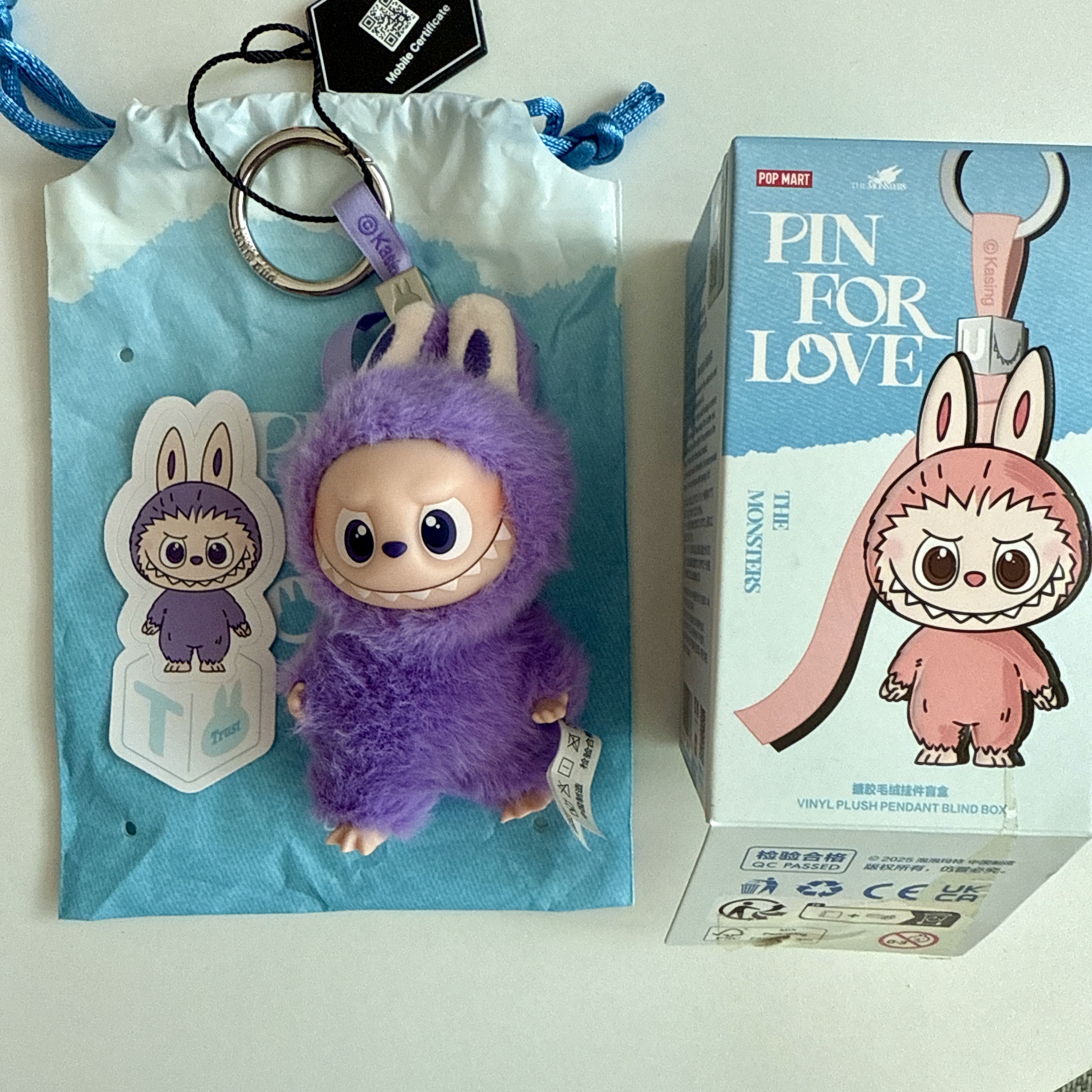 Pop Mart Labubu The Monsters Pin For Love Series Vinyl Plush Pendant (N-Z) T (Opened Case) 착용 스타일