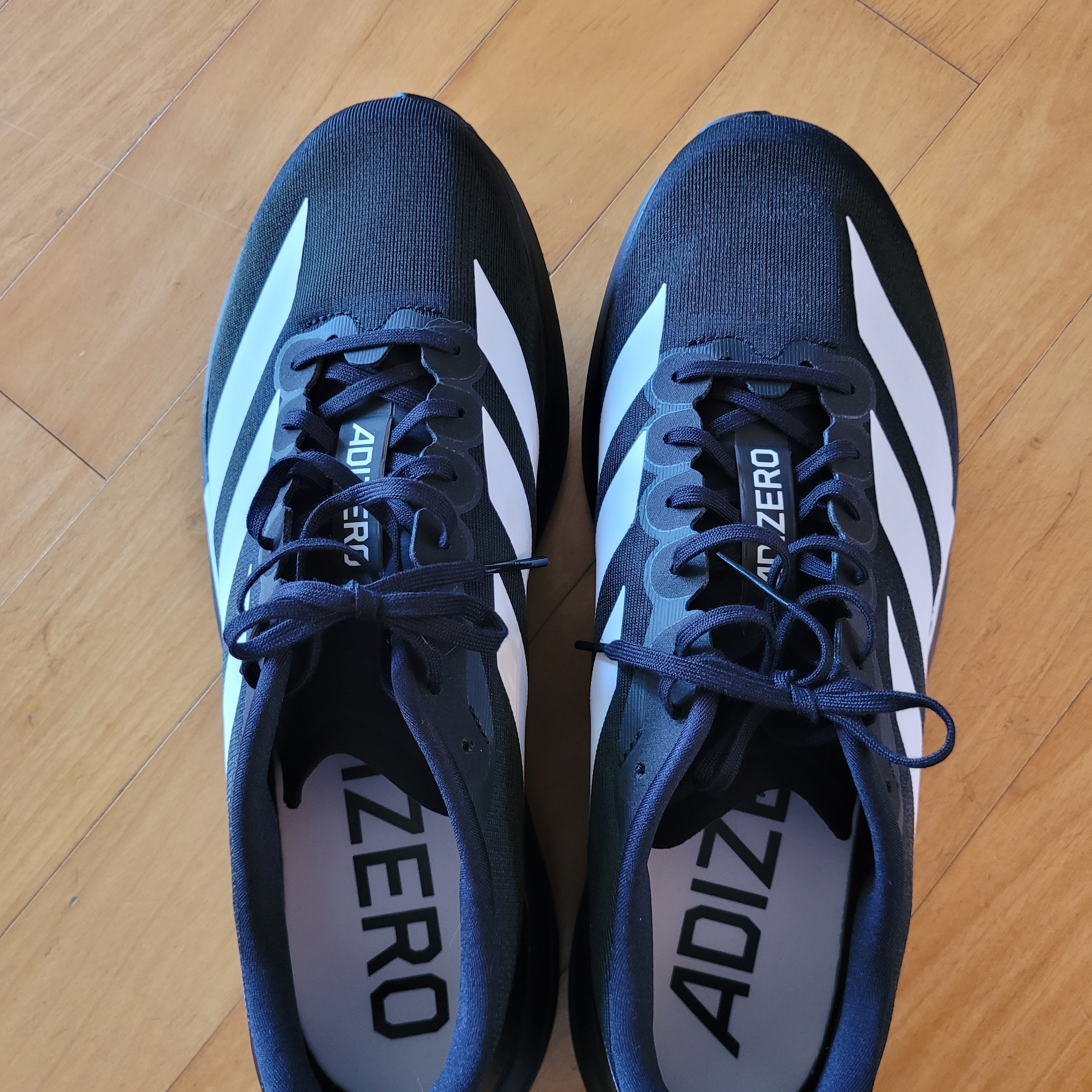 Adidas Adizero EVO SL Core Black Cloud White 착용 스타일