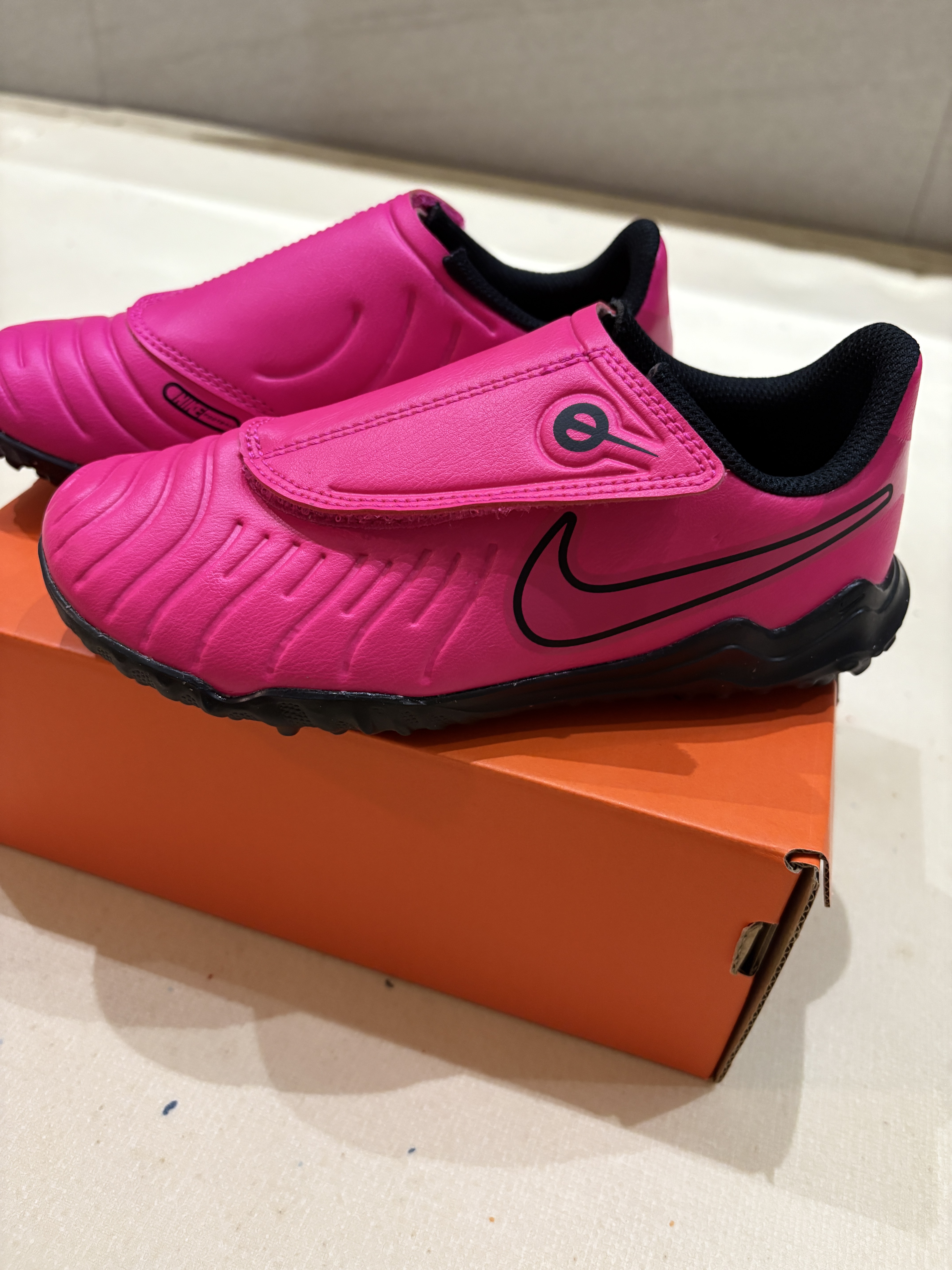 (GS) Nike Zoom Tiempo Legend 10 Club TF Fierce Pink Black 착용 스타일 - 2