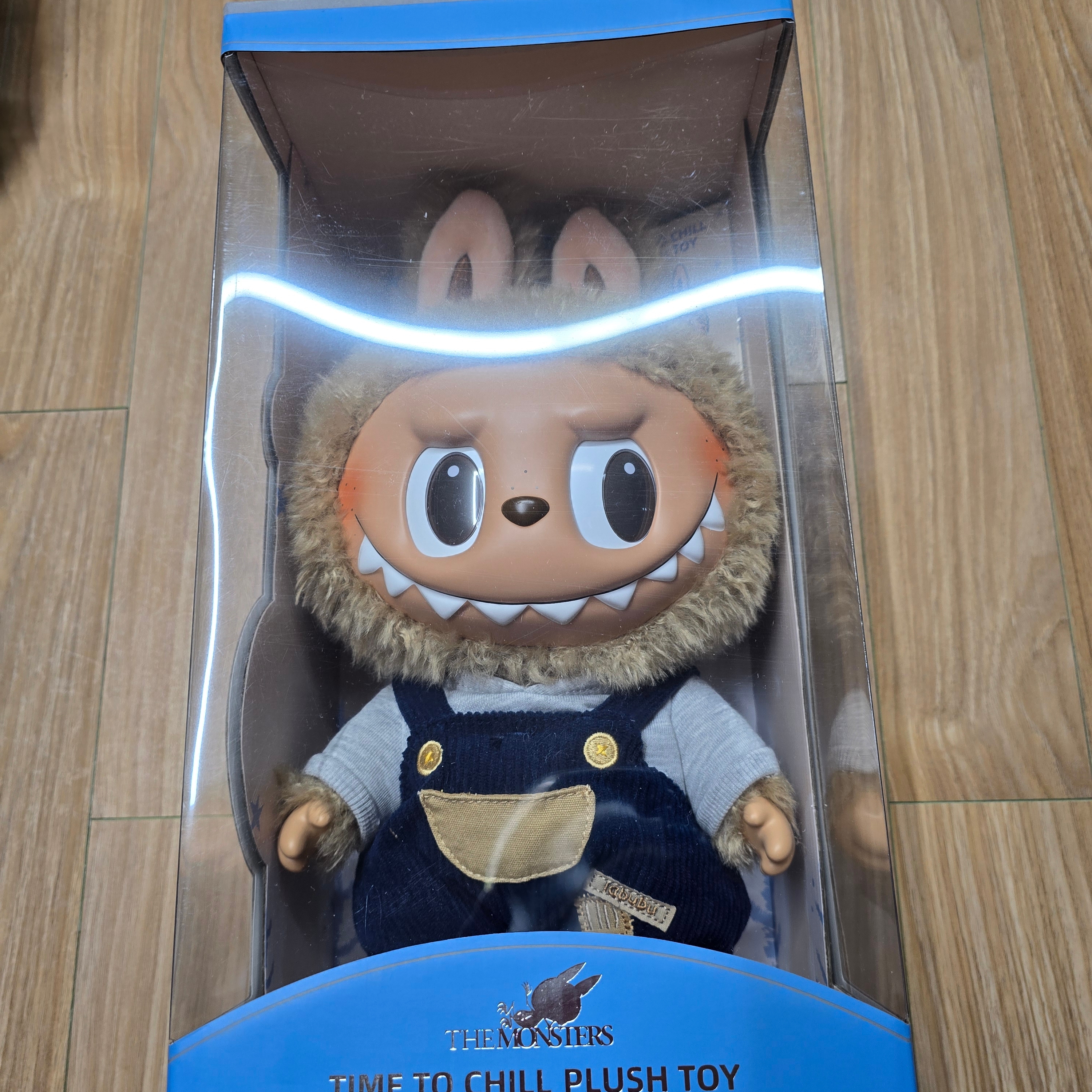 Pop Mart Labubu Time To Chill Vinyl Plush Doll 착용 스타일 - 2