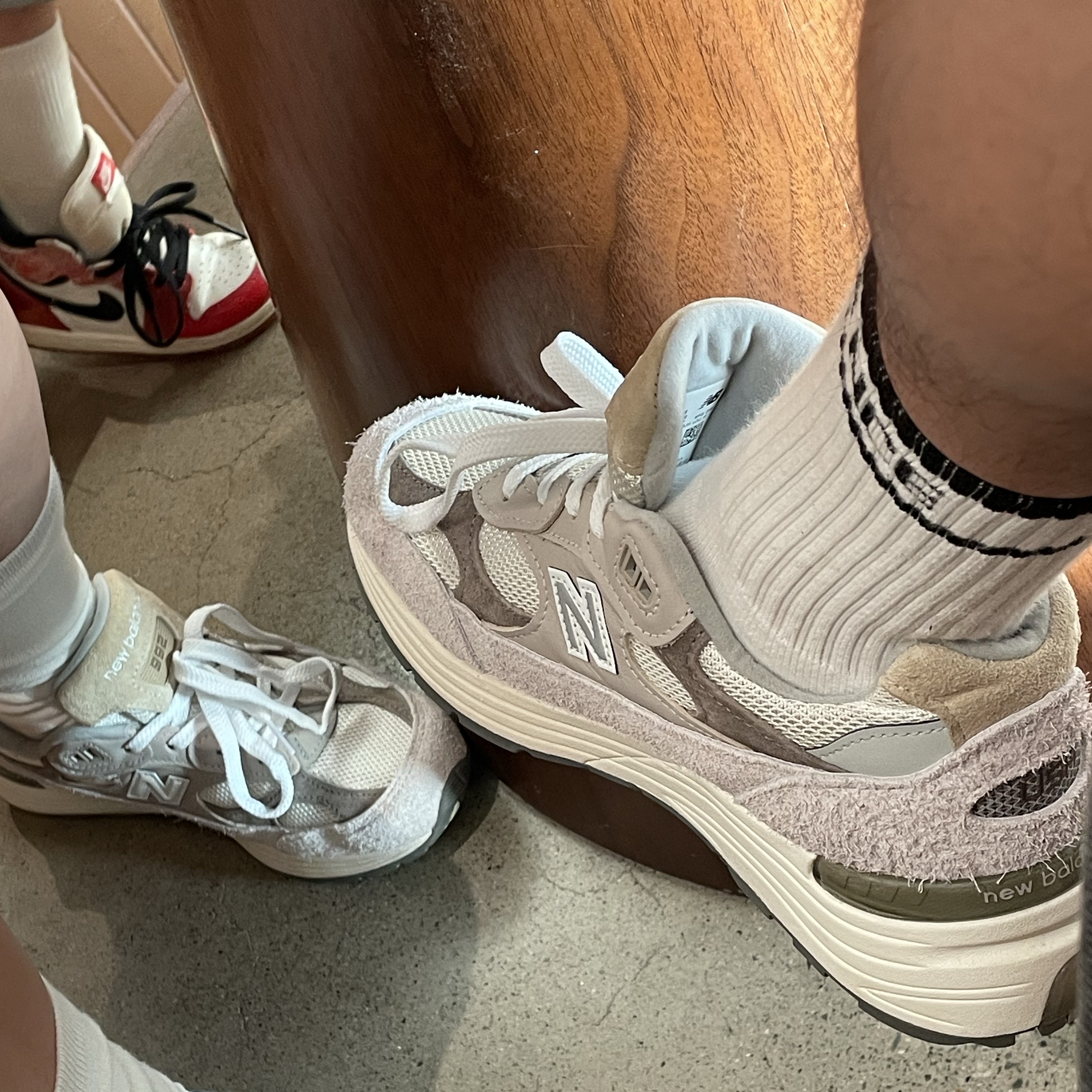 New Balance 992 Made in USA Moonrock Mushroom 착용 스타일