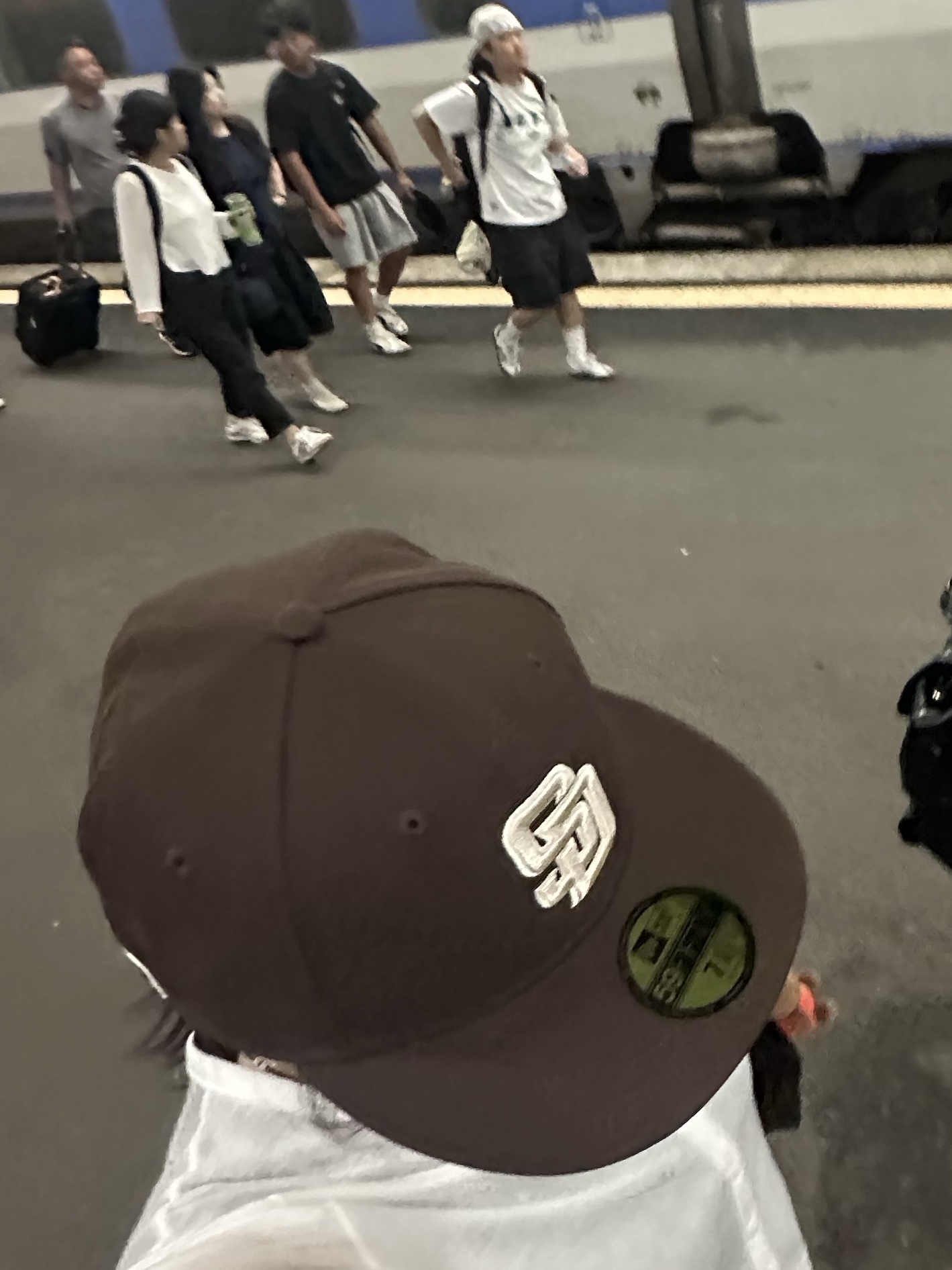 New Era MLB Authentic San Diego Padres Game Brown, Essentials x New Era Sized Cap Brown 착용 스타일