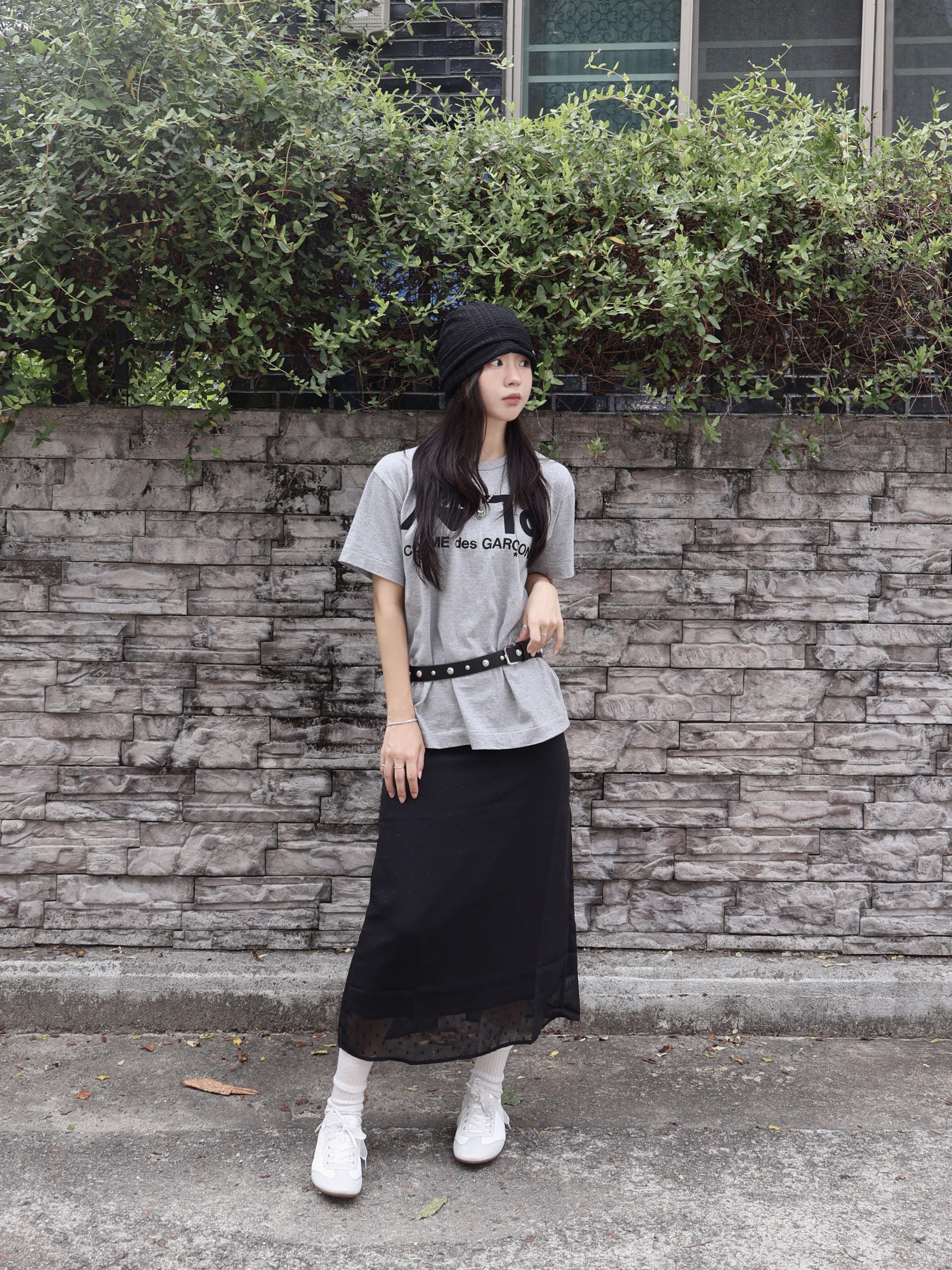 Play Comme des Garcons Reverse Logo T-Shirt Grey, Human Made Heart Necklace Red 착용 스타일 - 3