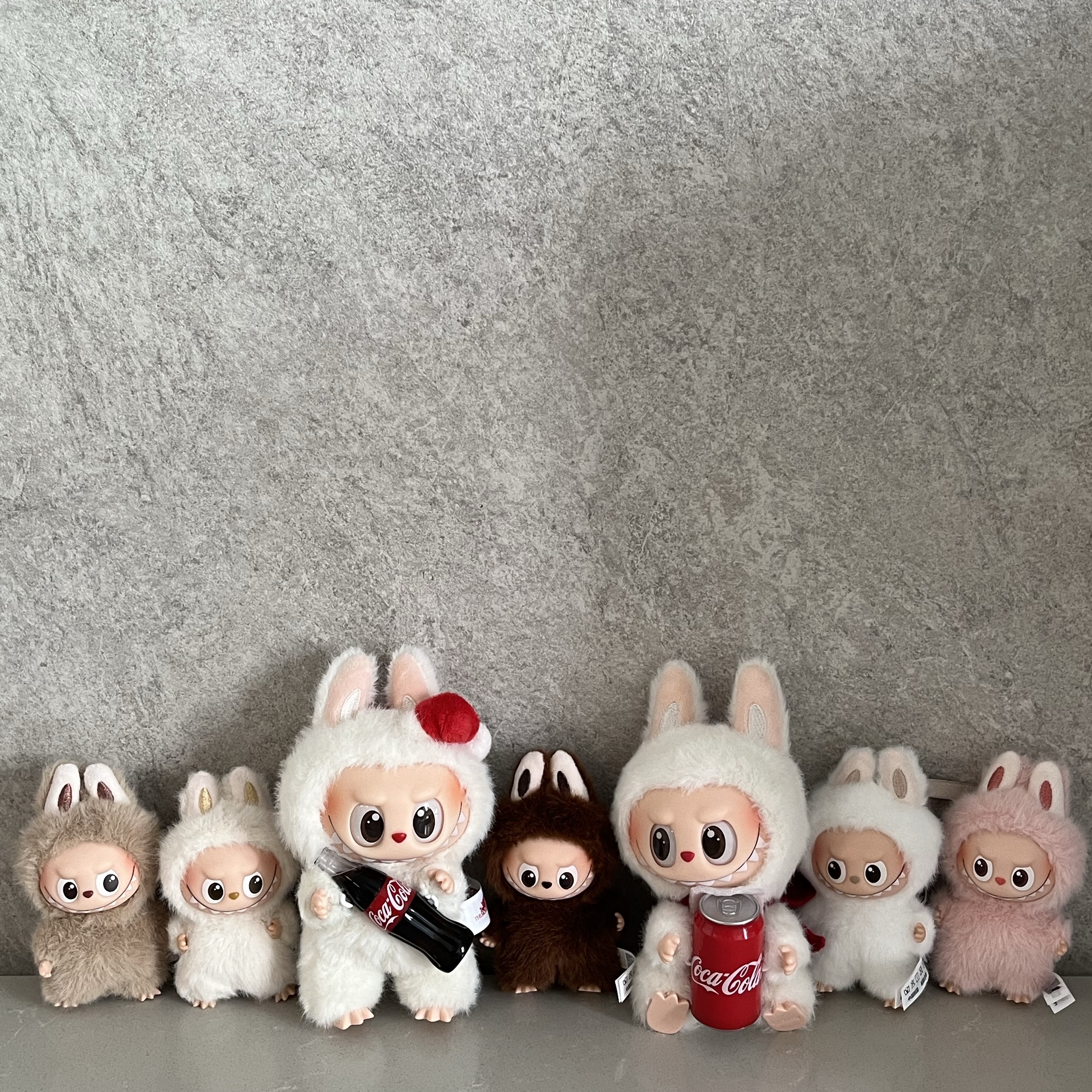 Pop Mart Labubu Coca Cola Series Surprise Shake Keyring (Opened Case), Pop Mart Labubu Coca Cola Series Happy Factor Keyring (Opened Case) 착용 스타일 - 2