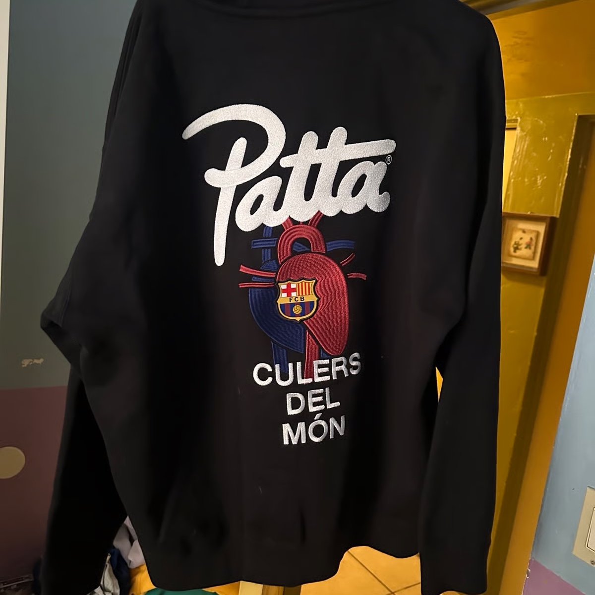 Nike x Patta x FC Barcelona Solo Swoosh Hoodie Culers del Món (FD4147-010) 착용 스타일 - 1