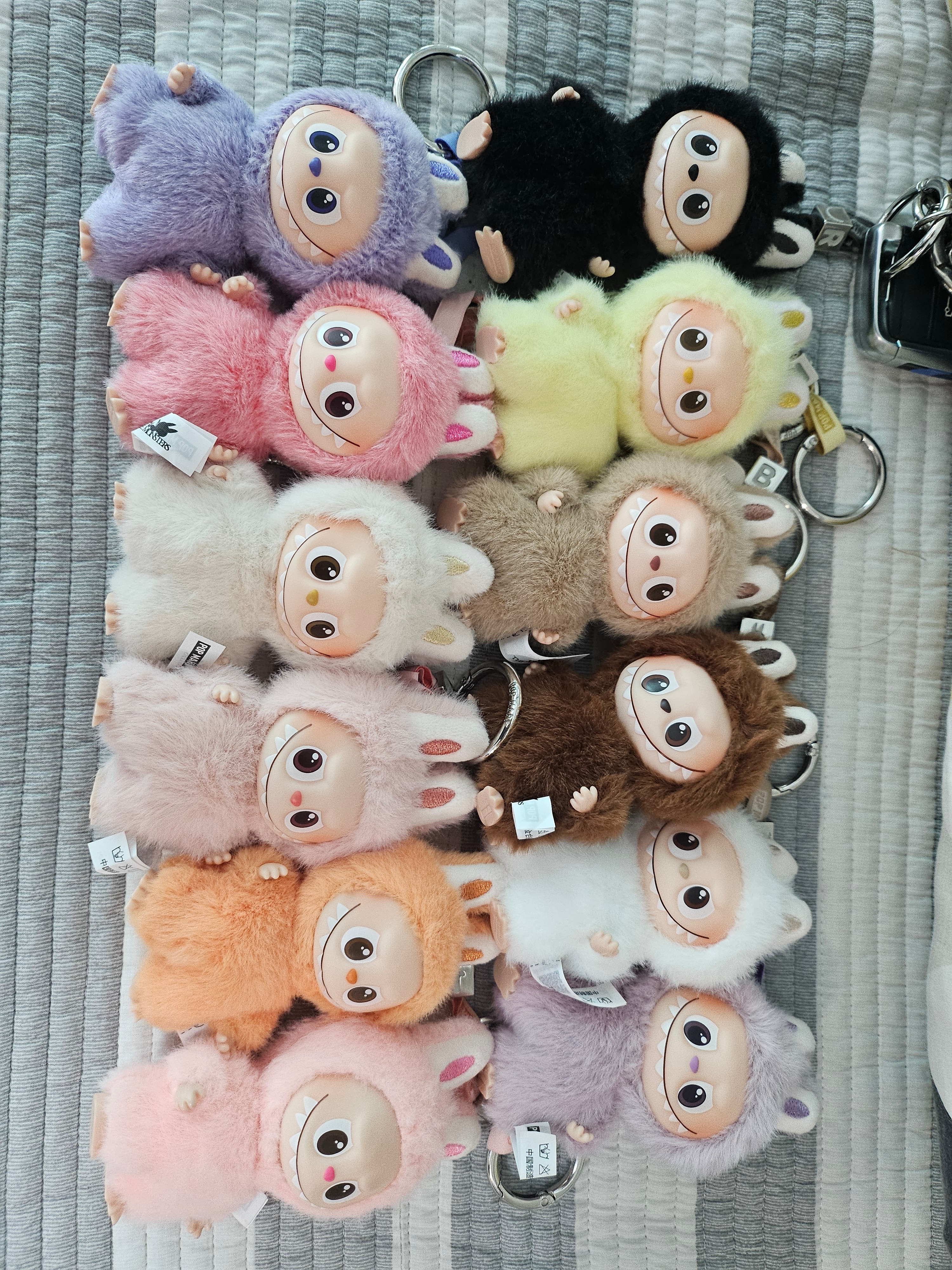 Pop Mart Labubu The Monsters Pin For Love Series Vinyl Plush Pendant Sealed Case (A-M) (14 Blind Boxes) 착용 스타일 - 1