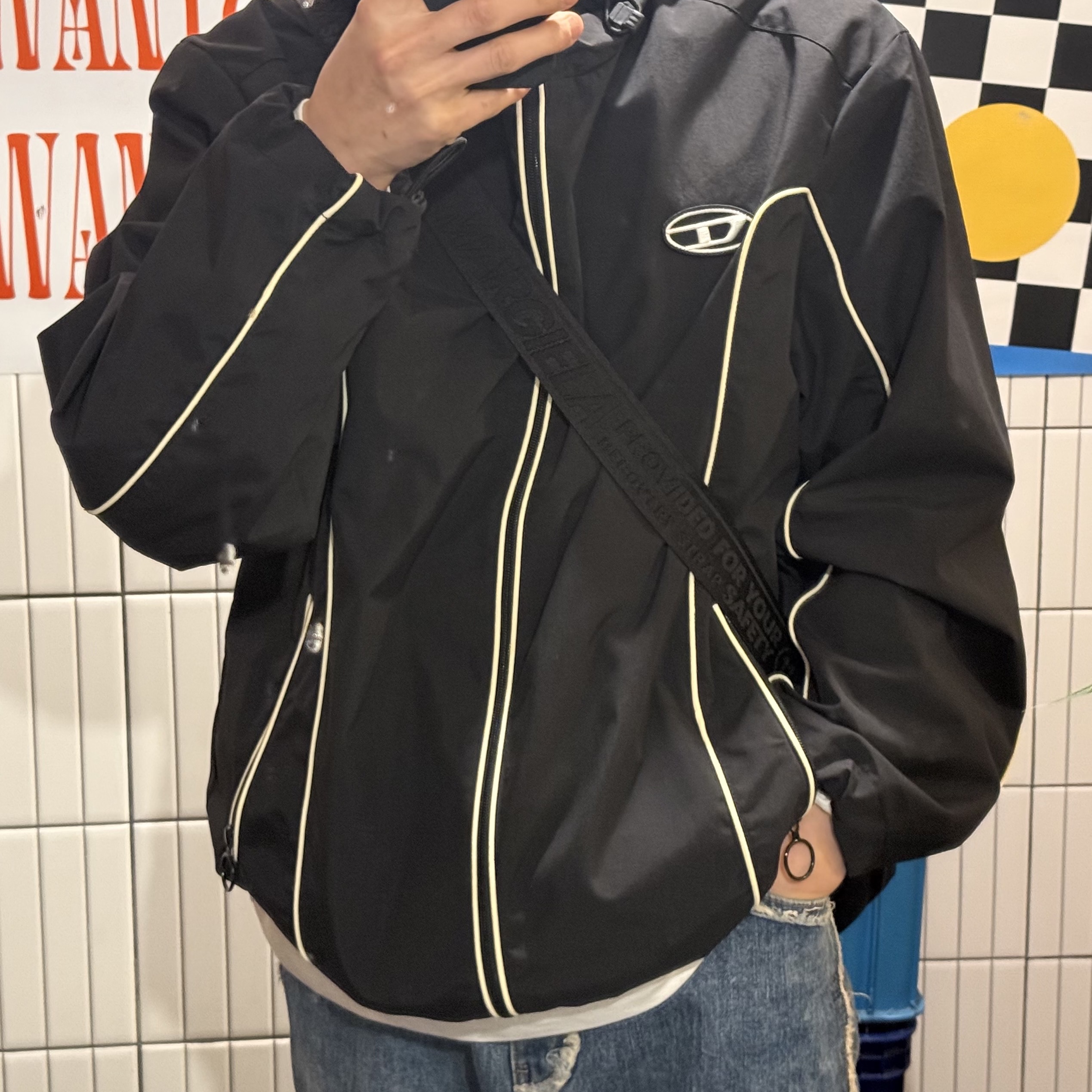 Diesel J-Hives Windbreaker with Contrast Piping Black 착용 스타일