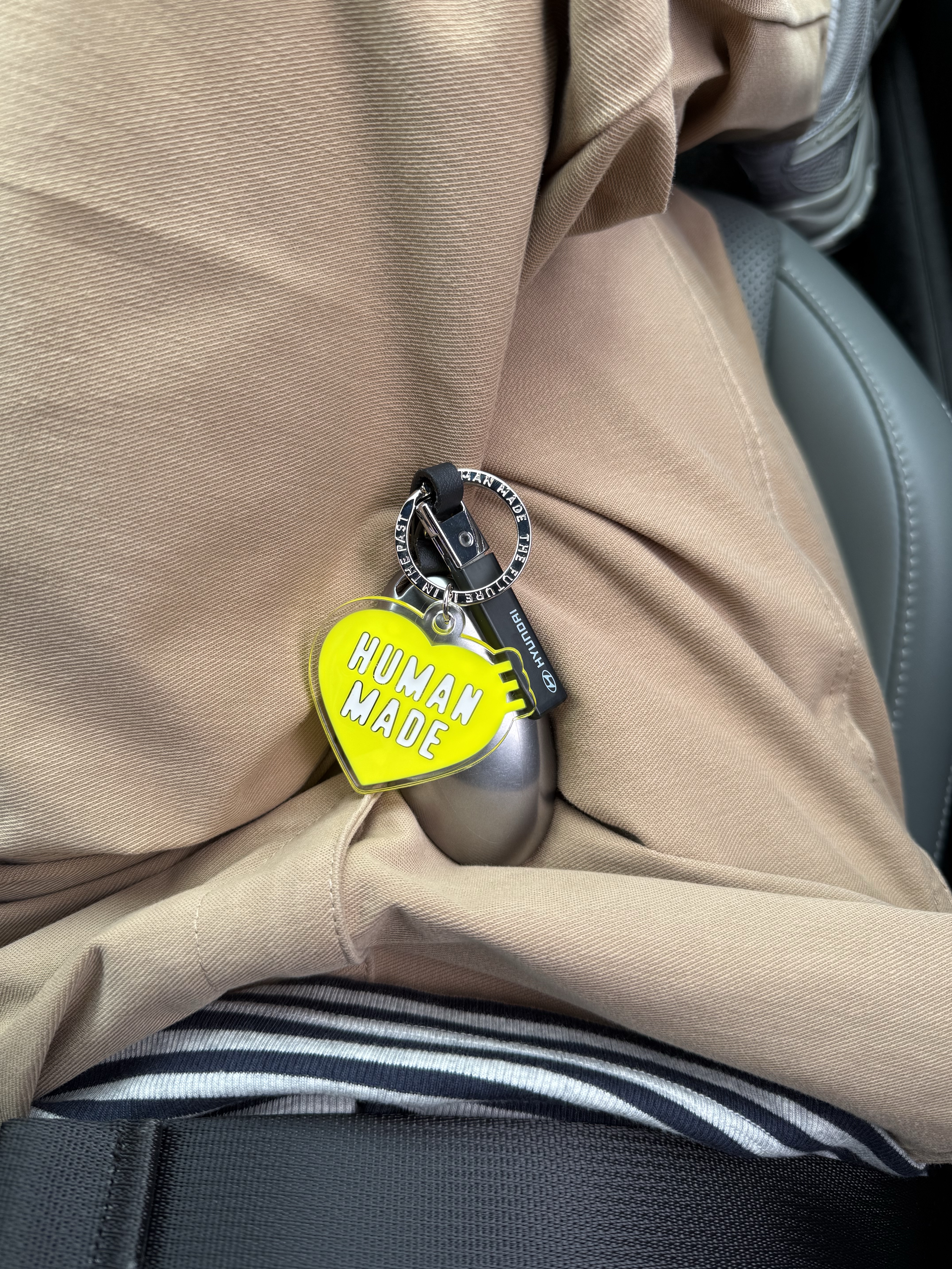 Human Made Heart Keyring Yellow 착용 스타일