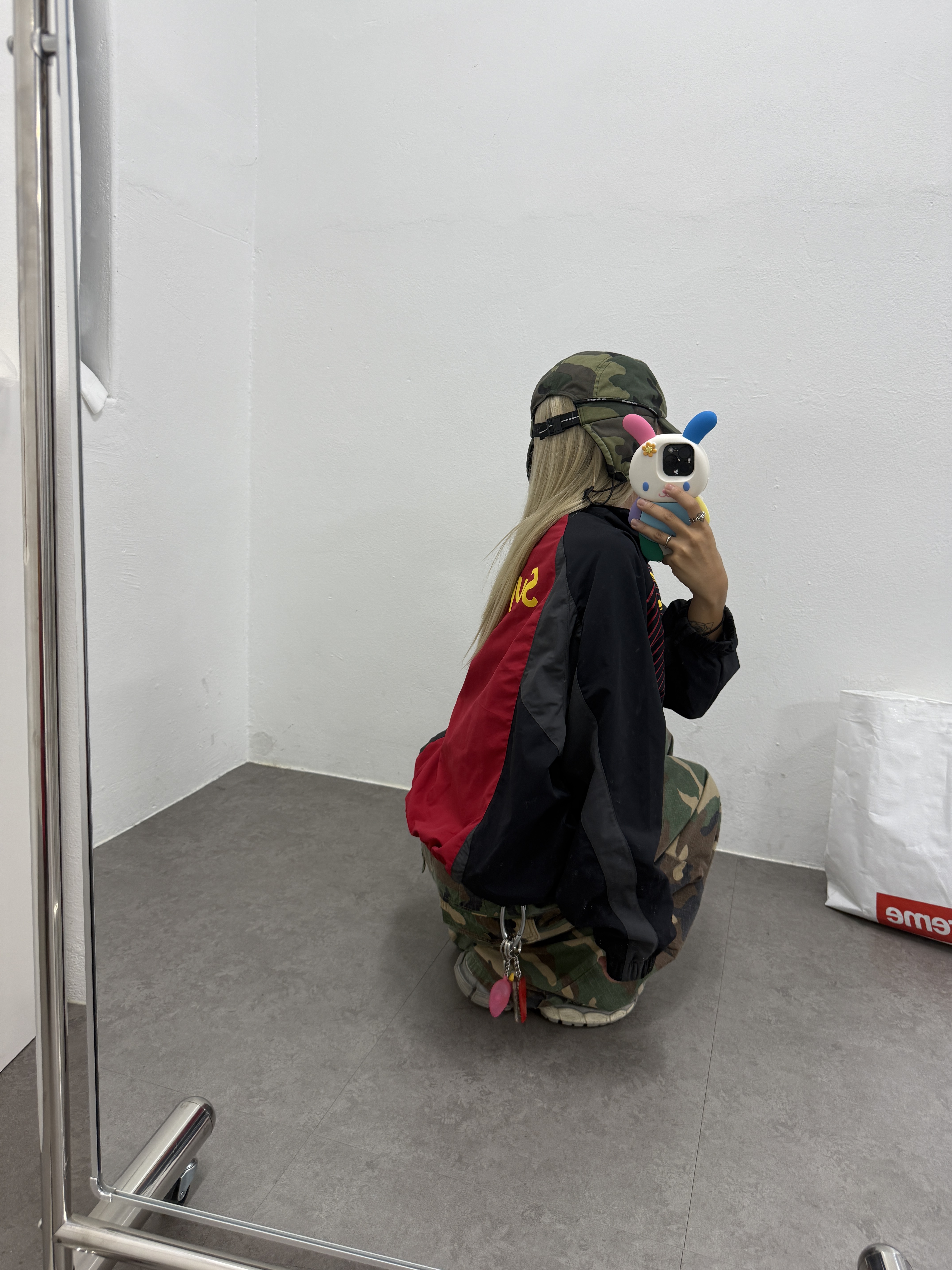 Supreme Packable Earflap Camp Cap Woodland Camo - 22FW, Supreme S Logo Track Jacket Black - 24FW 착용 스타일 - 3