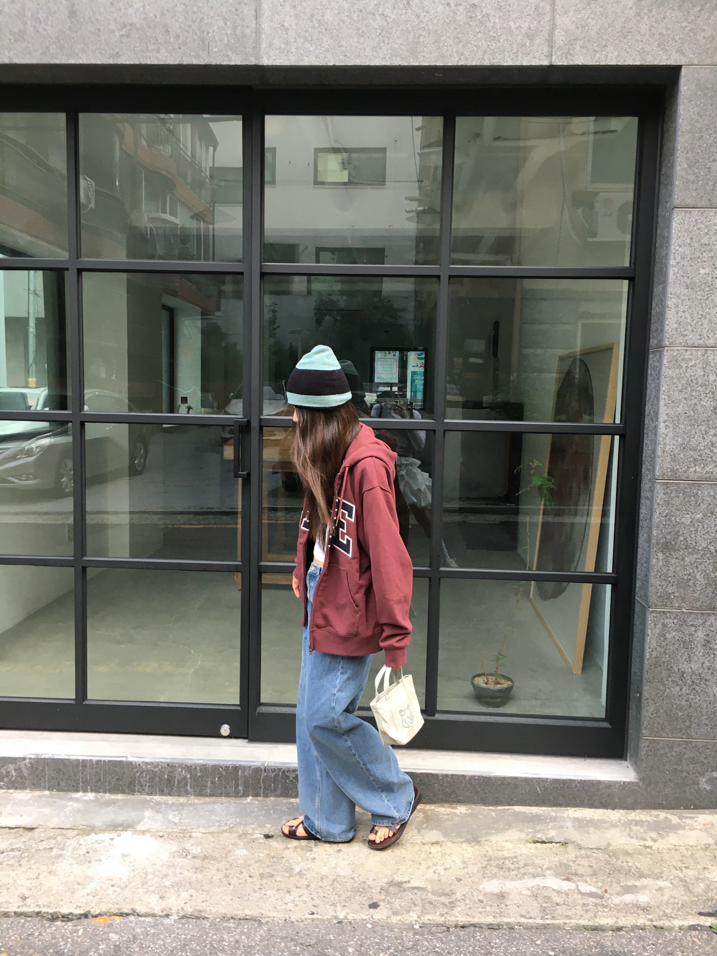 Maison Kitsune Fox Head Mini Tote Bag Green, Jerusalem Sandals No.8 The Good Shepherd Brown 착용 스타일 - 1