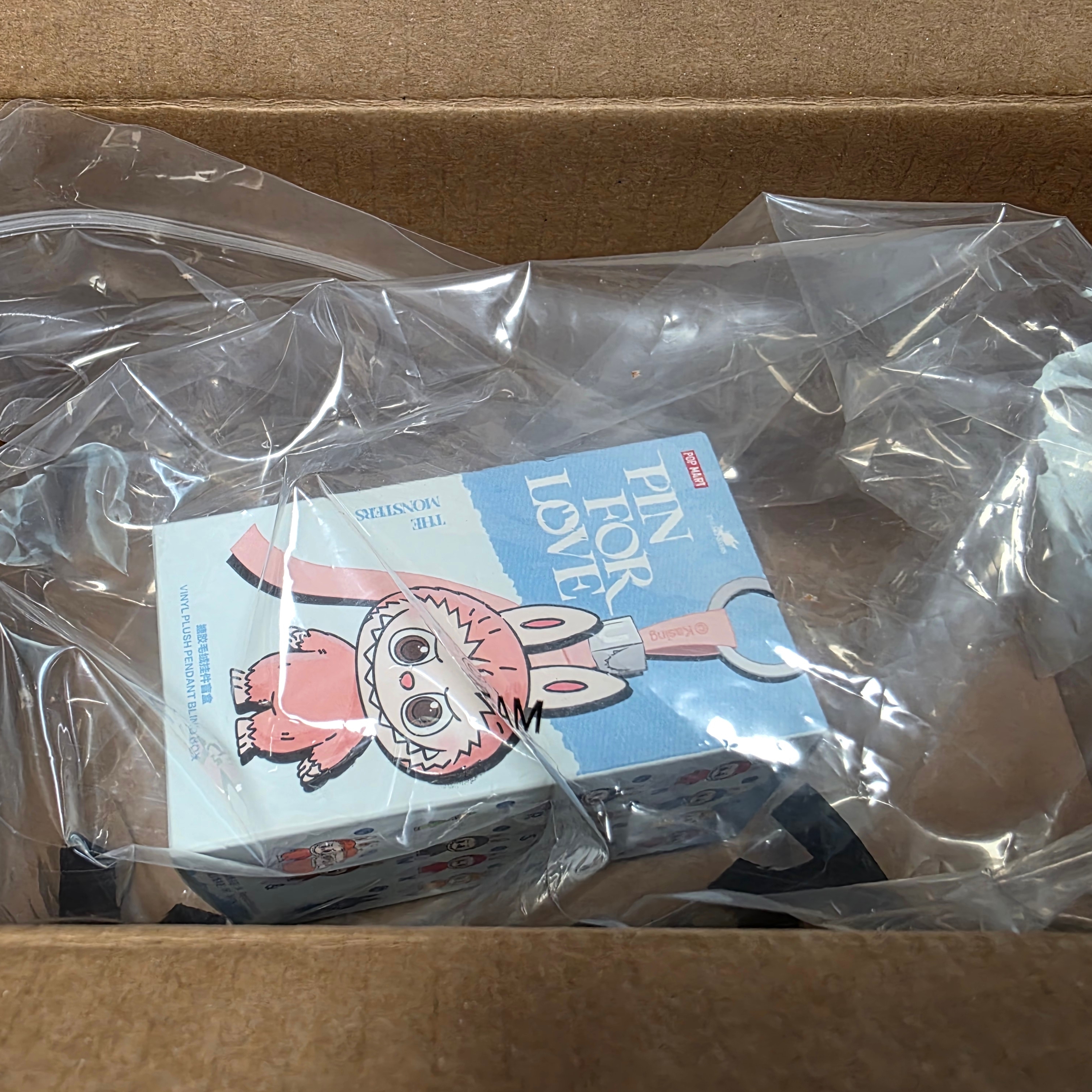 Pop Mart Labubu The Monsters Pin For Love Series Vinyl Plush Pendant Sealed Case (N-Z) (1 Blind Box) 착용 스타일 - 1
