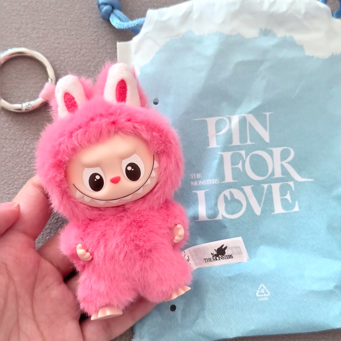 Pop Mart Labubu The Monsters Pin For Love Series Vinyl Plush Pendant (N-Z) N (Opened Case) 착용 스타일