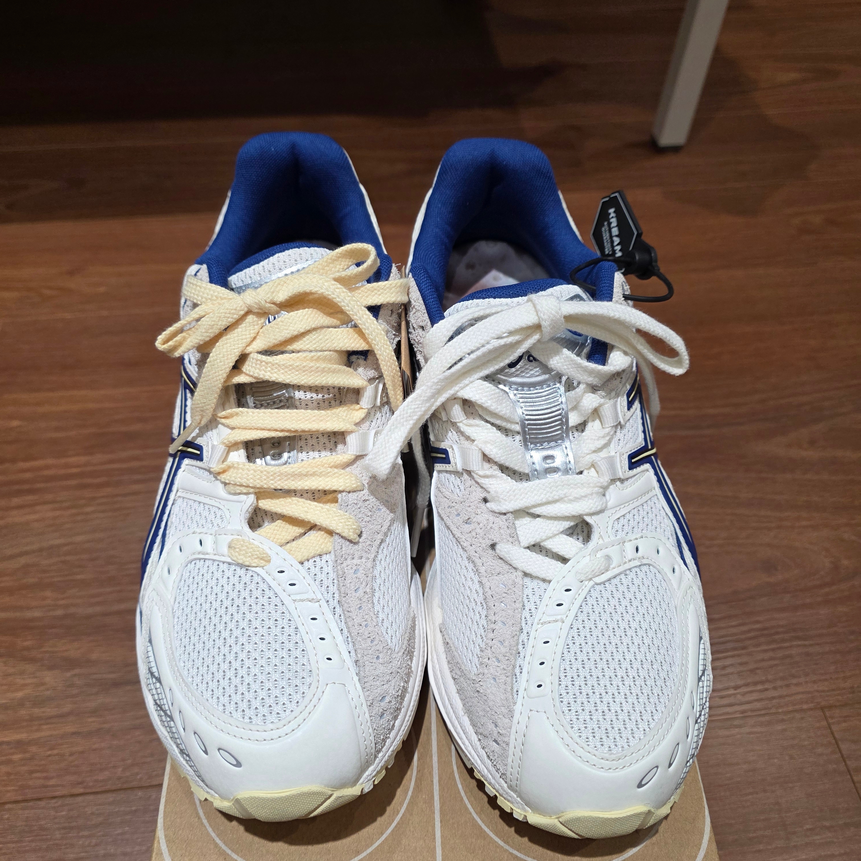 Asics x END. Gel-Nimbus 10.1 Snow White Sodalite Blue 착용 스타일 - 1